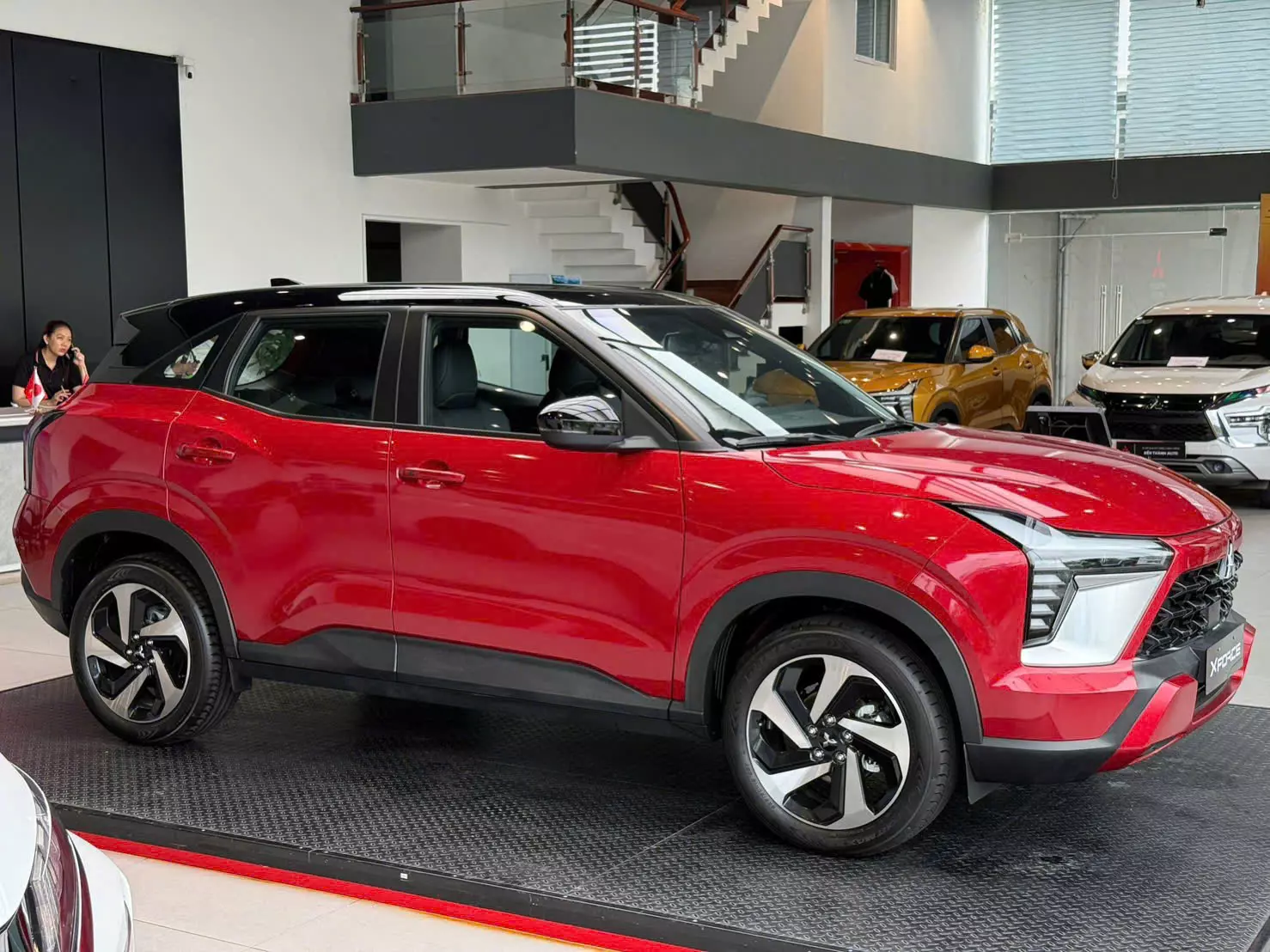 BÁN XE MITSUBISHI XFORCE ULTIMATE 2024 - MÀU ĐỎ ĐEN 2 TONE -1