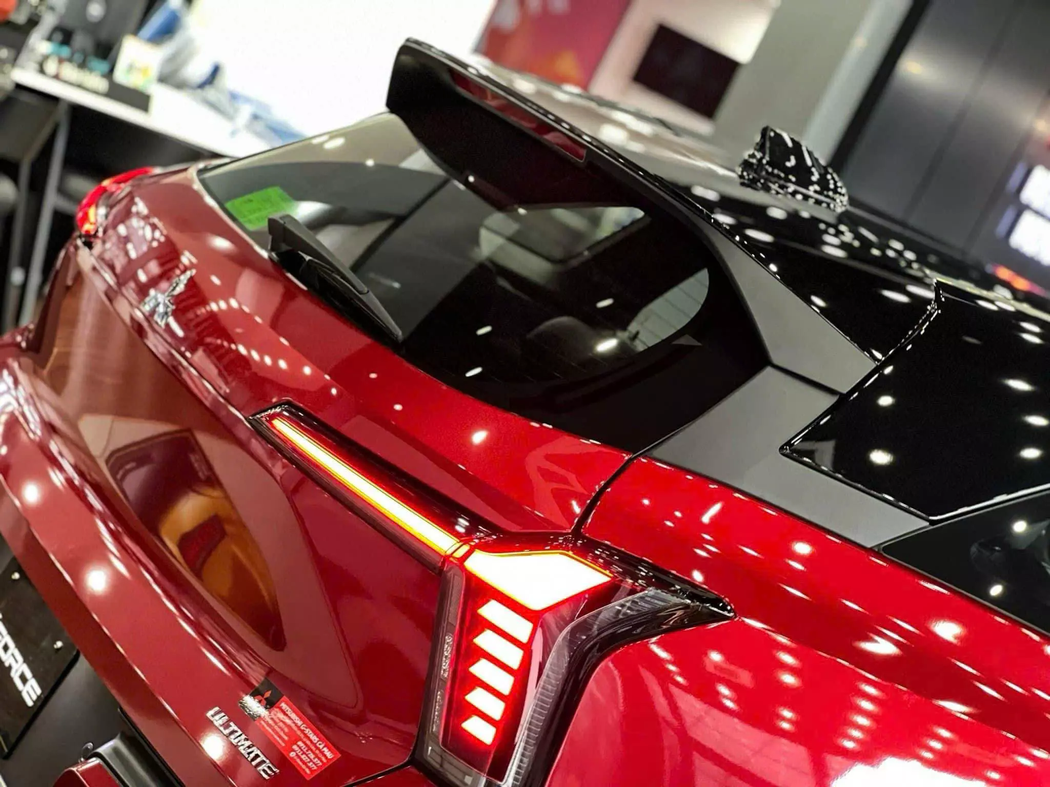 BÁN XE MITSUBISHI XFORCE ULTIMATE 2024 - MÀU ĐỎ ĐEN 2 TONE -0