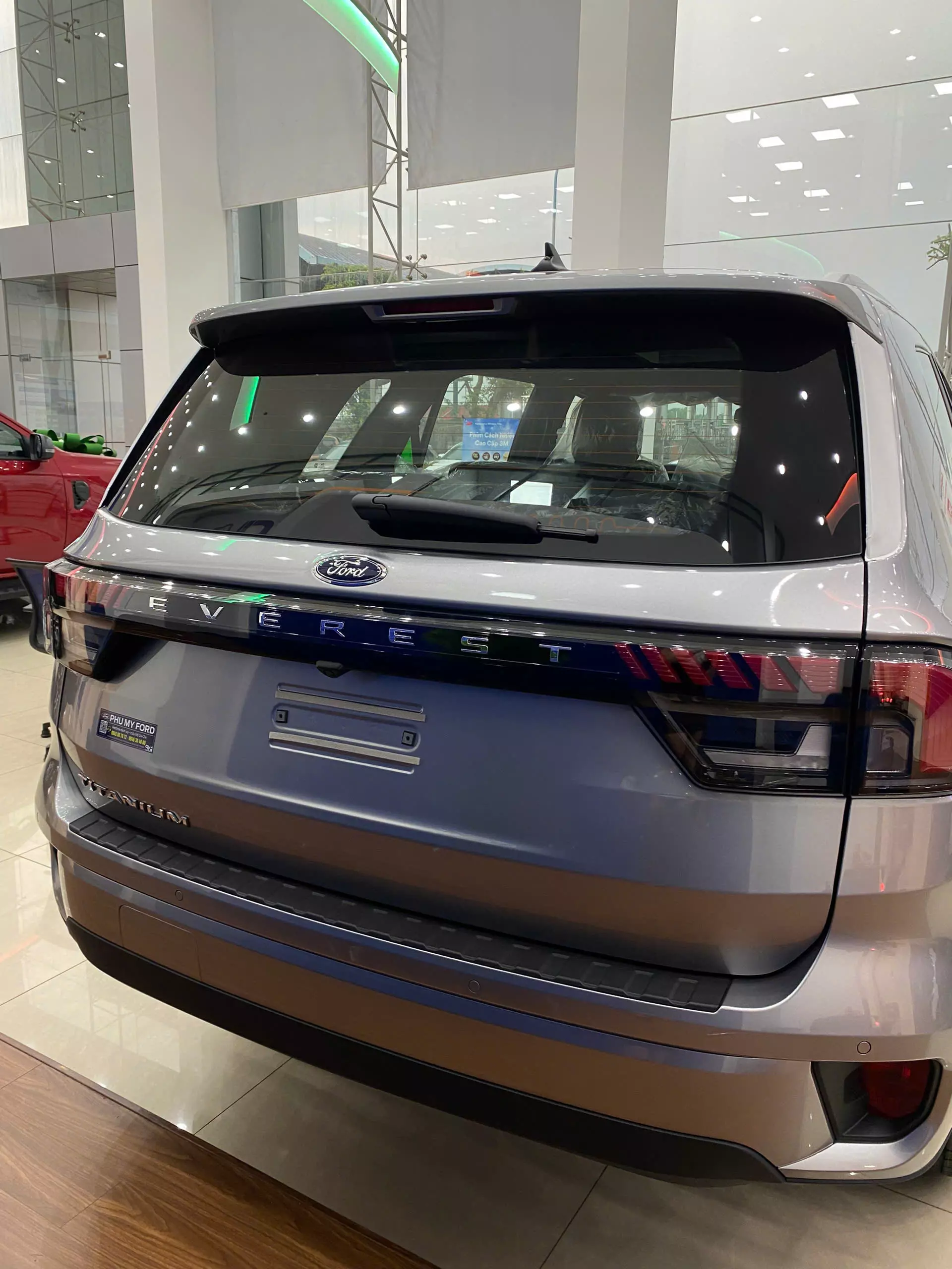 Ford Everest Titanium 4x4 2025 – Màu Xám Uy Quyền - SẴN XE -2