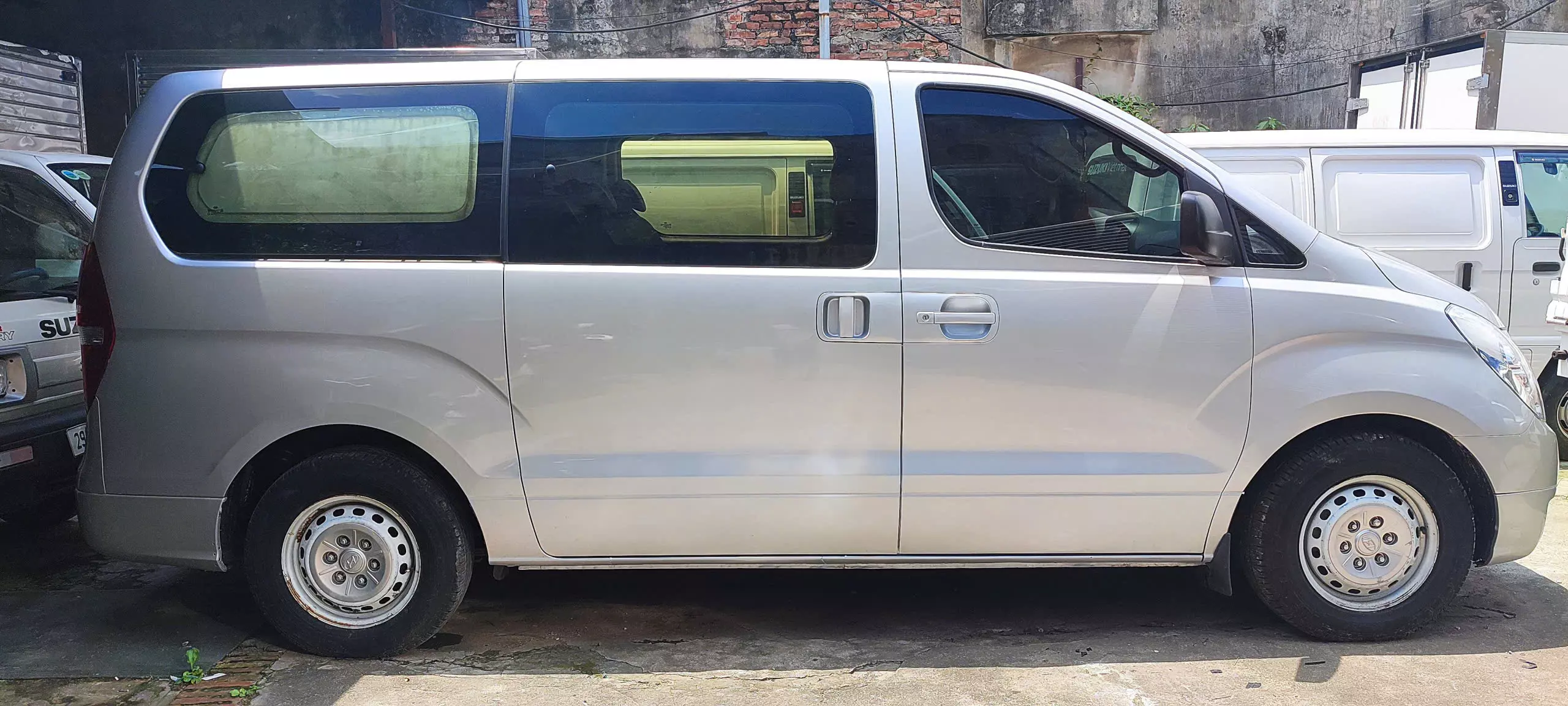 HYUNDAI Starex – Máy dầu số sàn 2009 -3