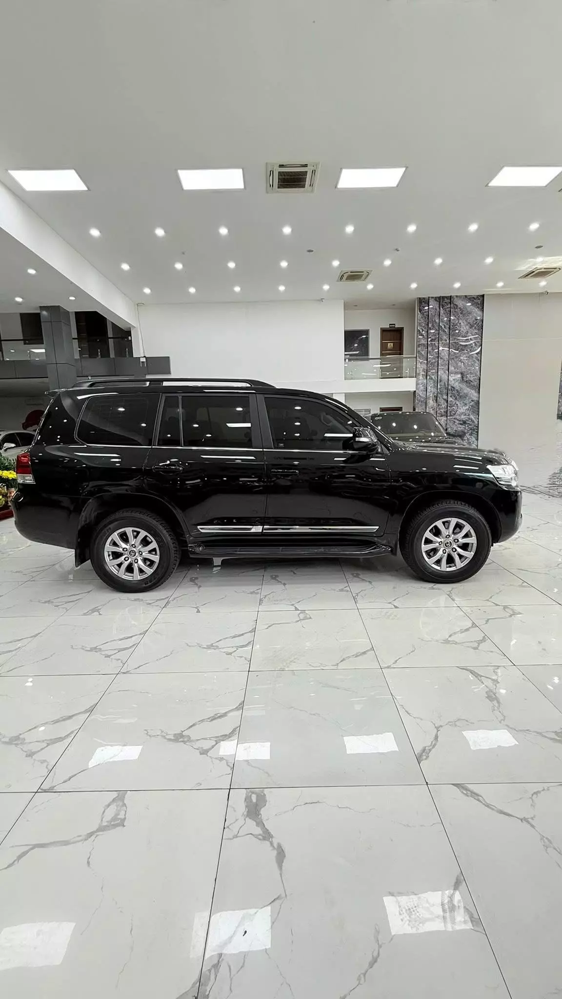 Bán Toyota Land Cruiser 4.6V8 sản xuất 2019. Xe quá mới.-3