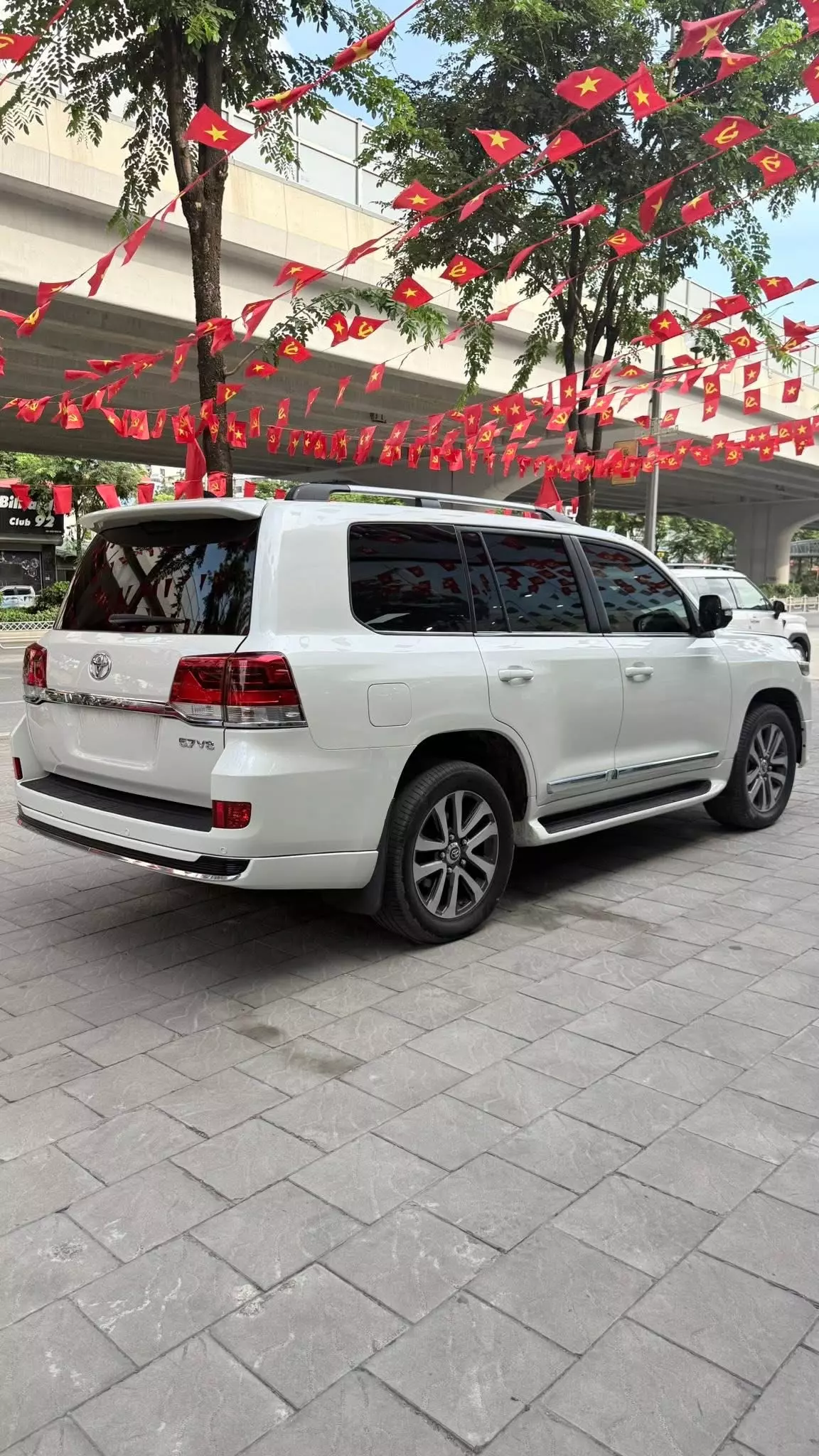  Toyota Land Cruiser 5.7 nhập Mỹ, sản xuất 2016. Xe siêu đẹp.-2