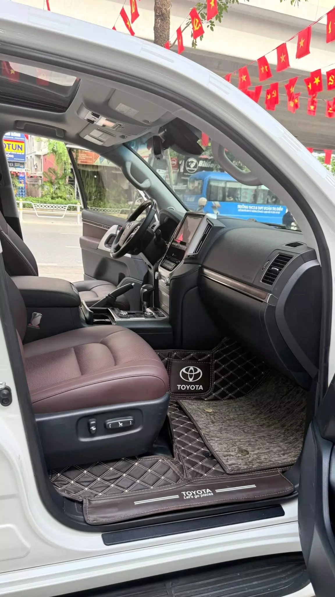  Toyota Land Cruiser 5.7 nhập Mỹ, sản xuất 2016. Xe siêu đẹp.-9