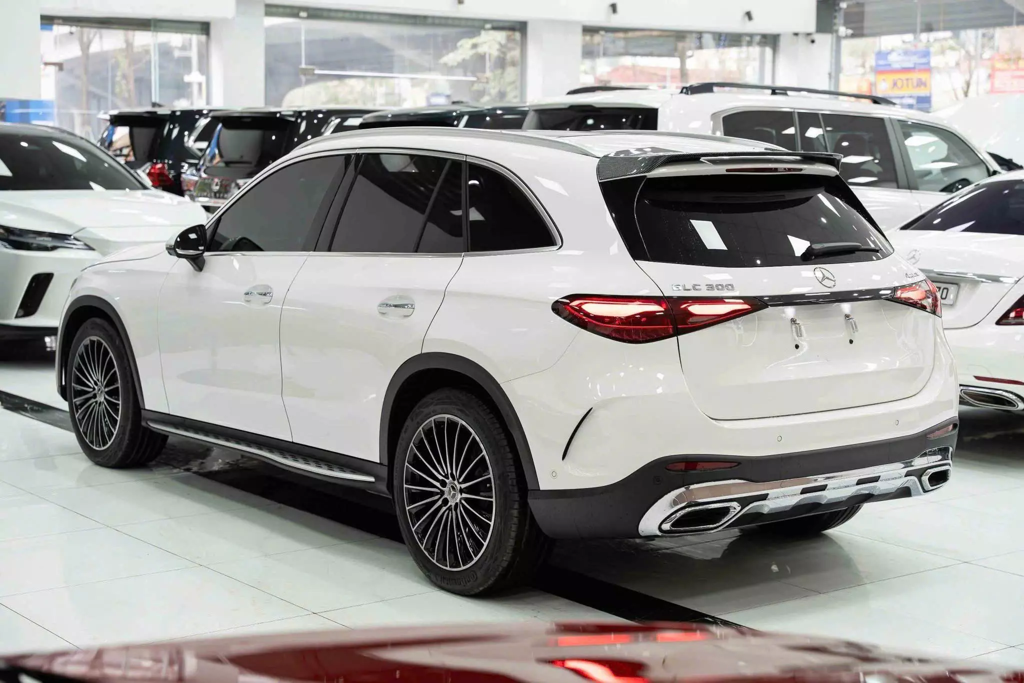 Chính chủ bán xe MERCEDES  GLC300 bản V1 có hud sản xuất năm 2024-0