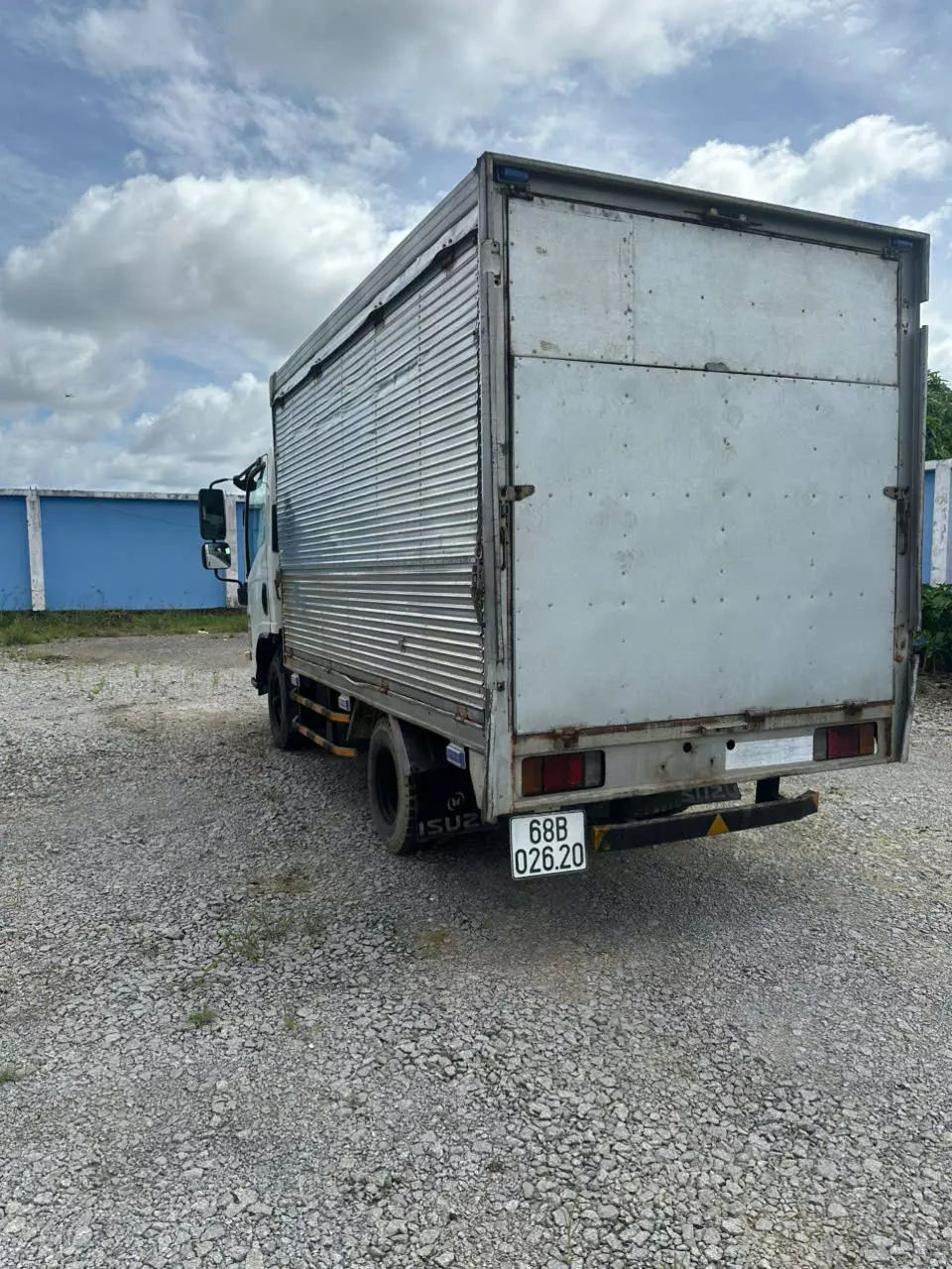 Cần bán isuzu 91ps đời 2011 tải 1tấn200 thùng kín sàn đẹp dài 3m1 -1