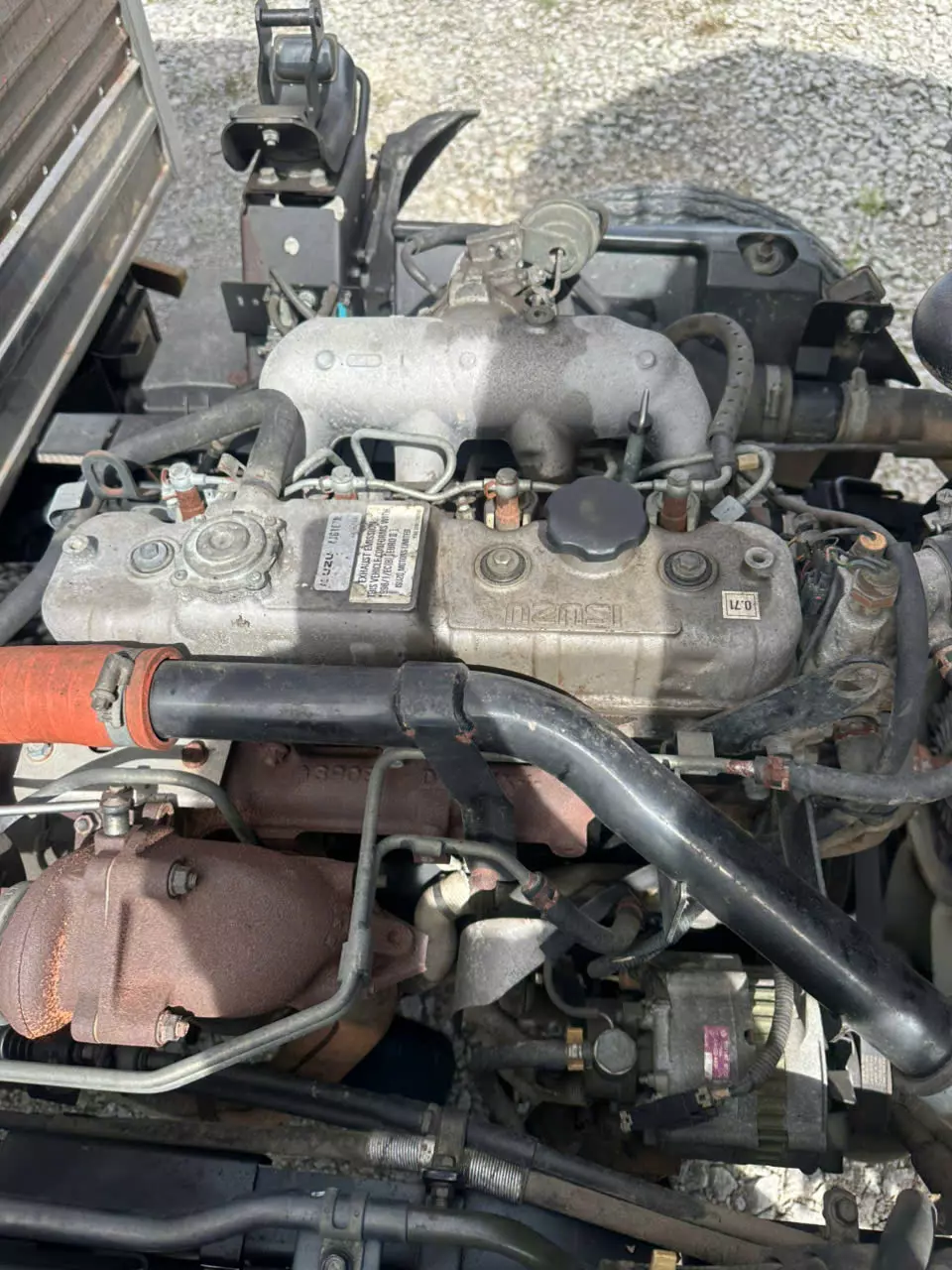 Cần bán isuzu 91ps đời 2011 tải 1tấn200 thùng kín sàn đẹp dài 3m1 -0