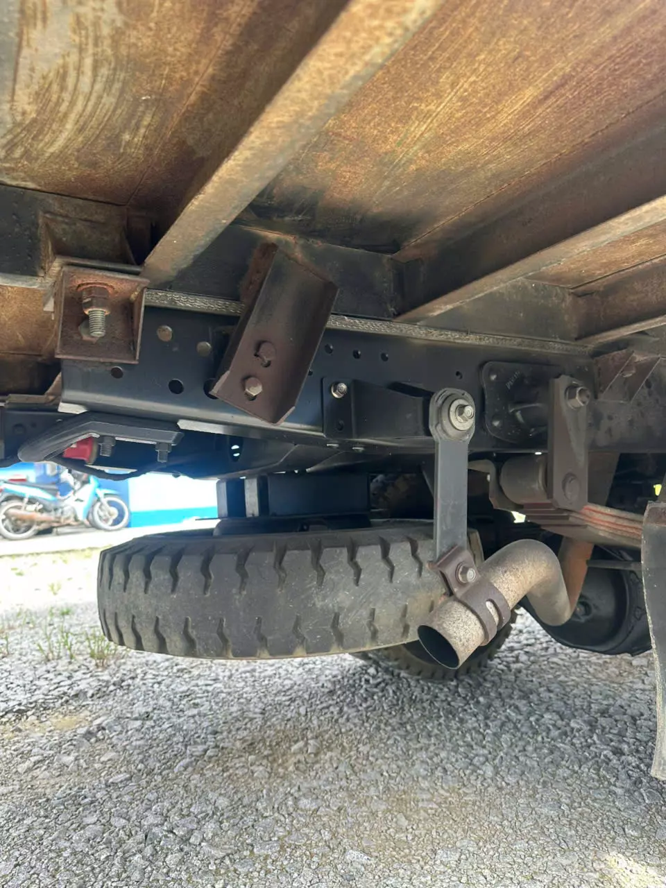 Cần bán isuzu 91ps đời 2011 tải 1tấn200 thùng kín sàn đẹp dài 3m1 -2