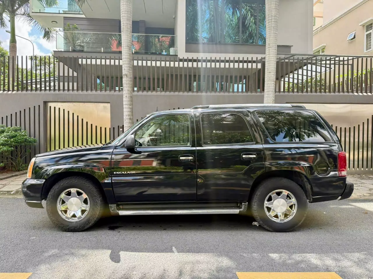 Chính chủ bán xe Cadilac escalade sx2003-1