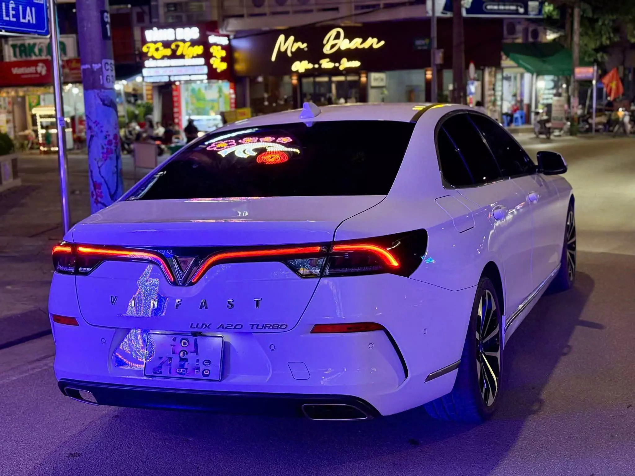 VinFast Lux A2.0 Premium-2