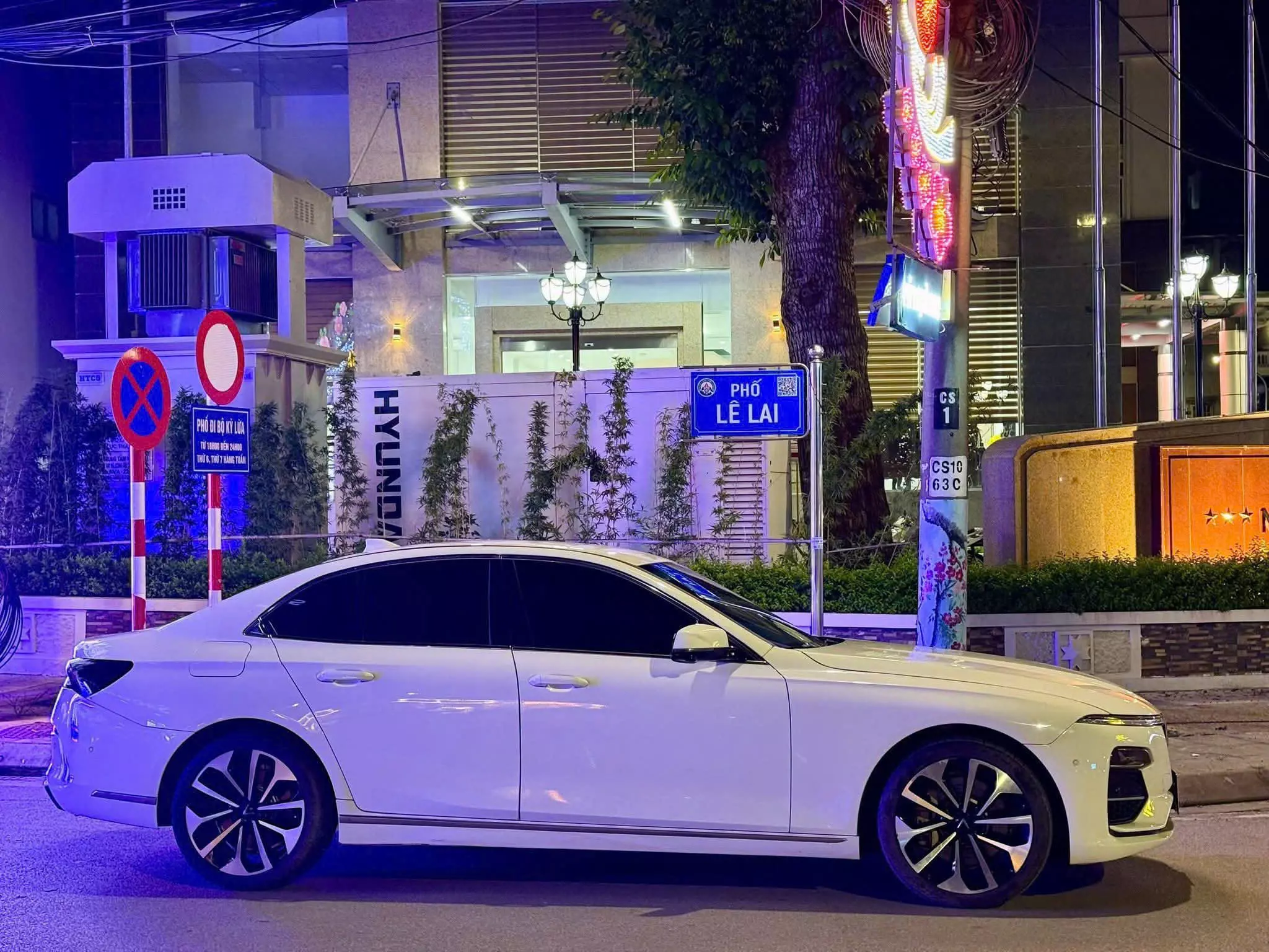 VinFast Lux A2.0 Premium-4