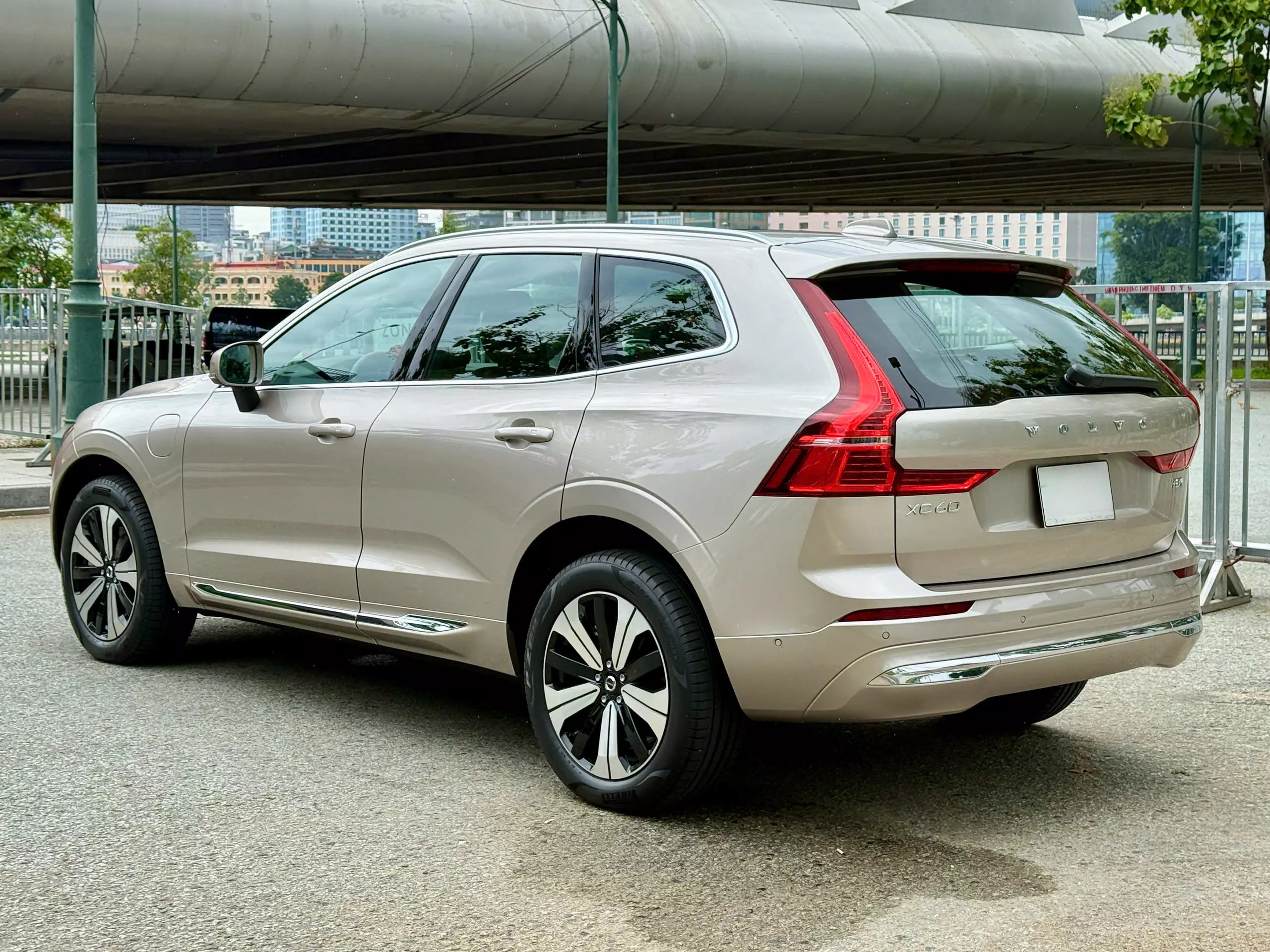 SIÊU LƯỚT 50KM - ĐKLĐ T04/2025  VOLVO XC60 T8 Plug-in Hybrid -1