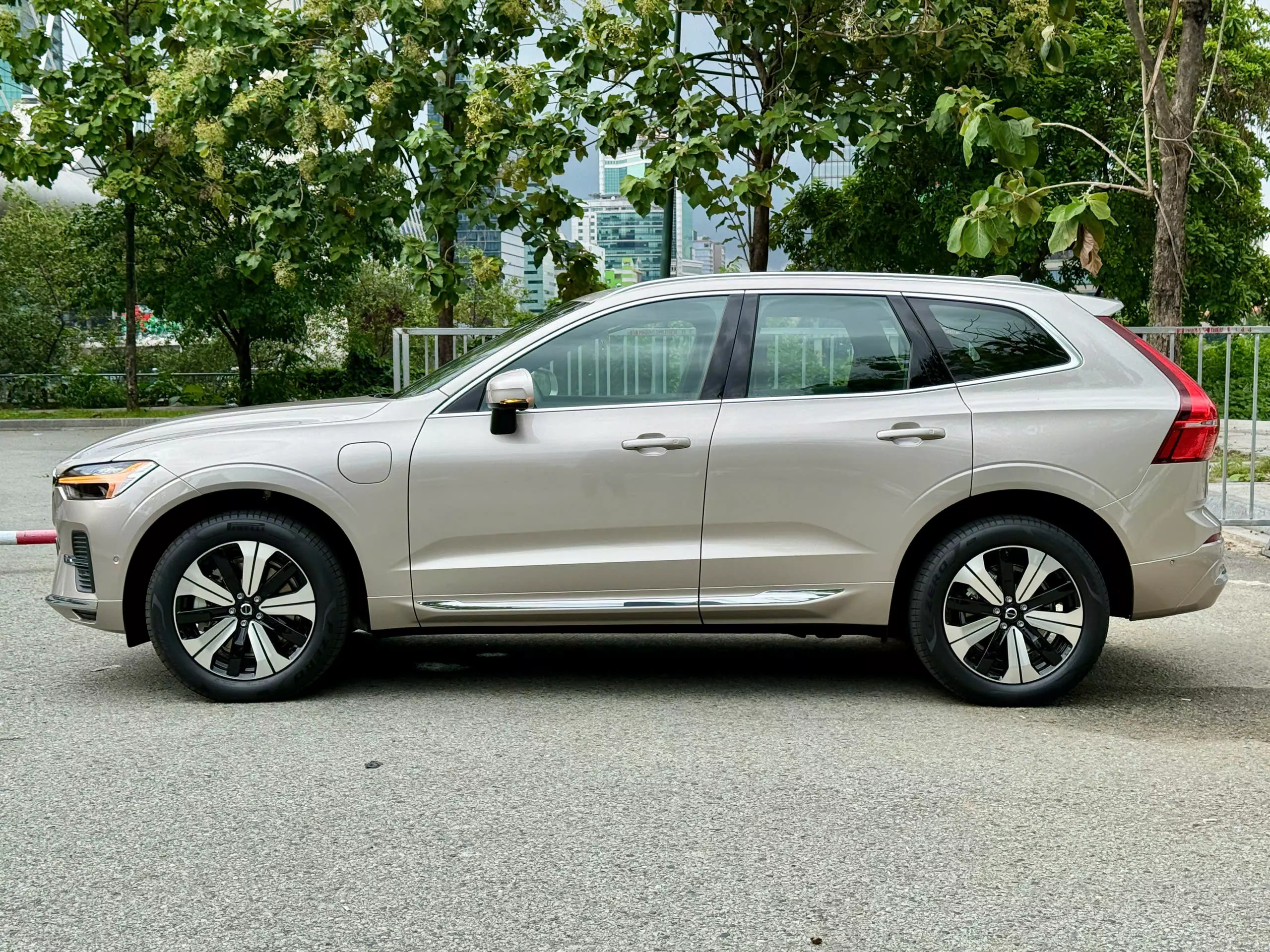 SIÊU LƯỚT 50KM - ĐKLĐ T04/2025  VOLVO XC60 T8 Plug-in Hybrid -3
