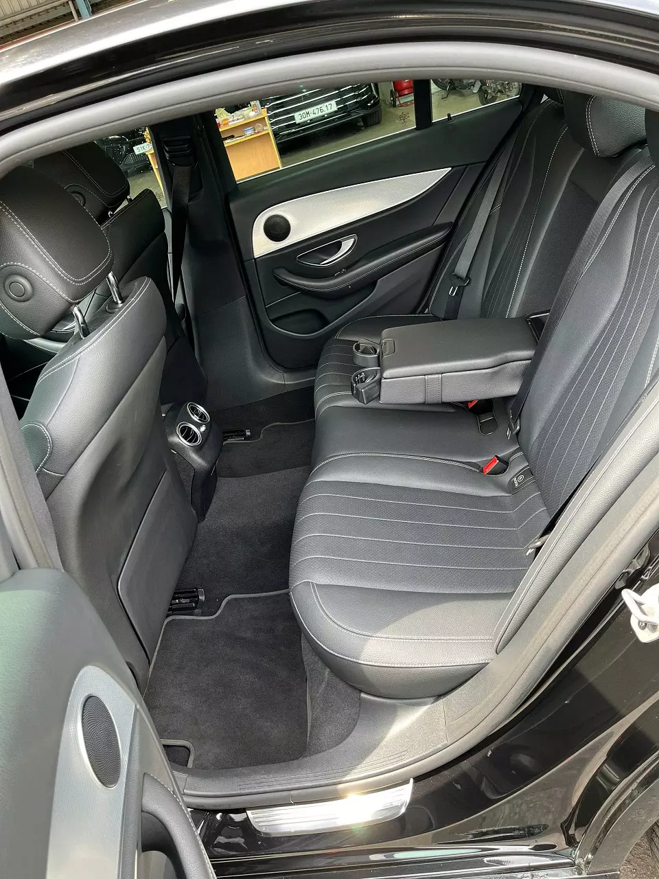 Bán E180 : đăng ký 2022, chạy 36k km : giá 1,249 tỷ -2