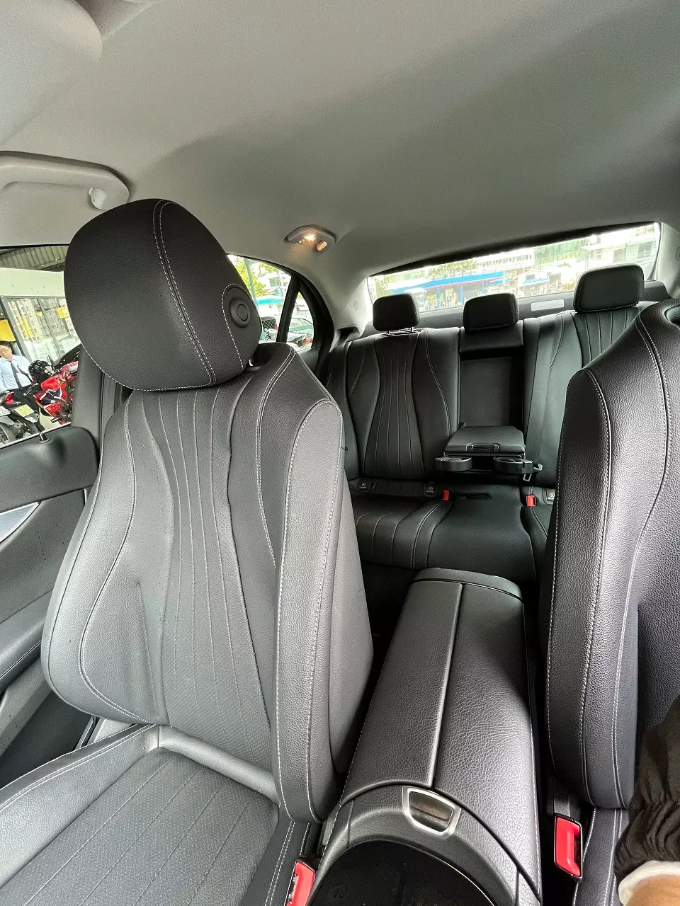 Bán E180 : đăng ký 2022, chạy 36k km : giá 1,249 tỷ -3