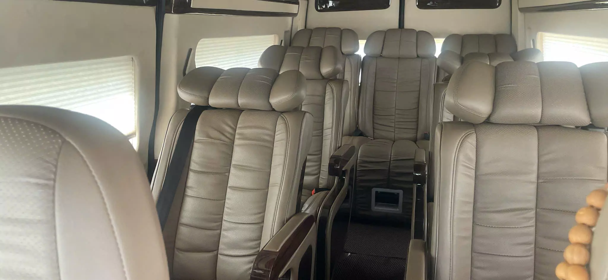 Bán Ford Transit 10 chỗ - Đời 2021-3