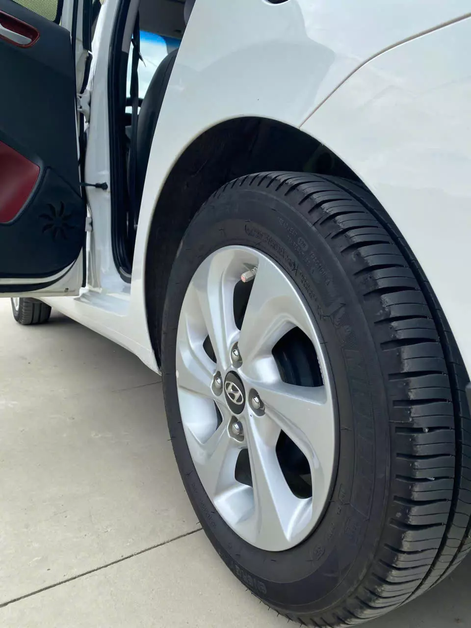 Chào bán i10 sedan 2019 đăng kí 2020 odo hơn 6v km-0