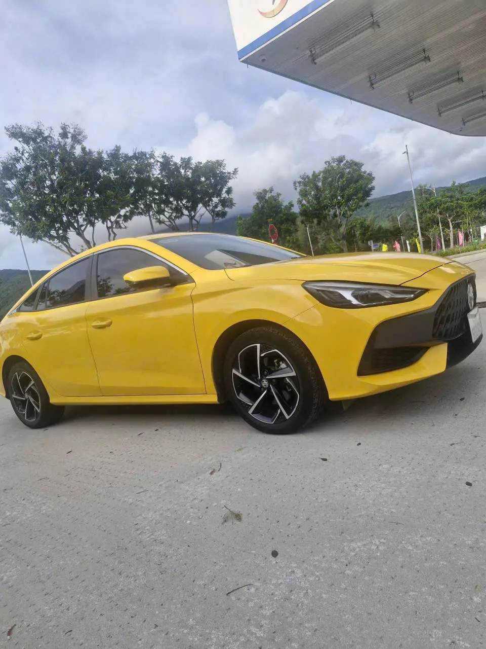 CẦN BÁN XE MG MG5 2022 LUXURY – MÀU VÀNG NỔI BẬT, CHÍNH CHỦ-1