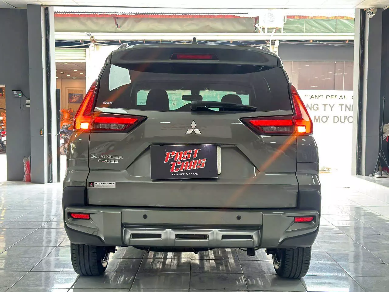 Mitsubishi Xpander Cross, phiên bản 1.5 AT-1