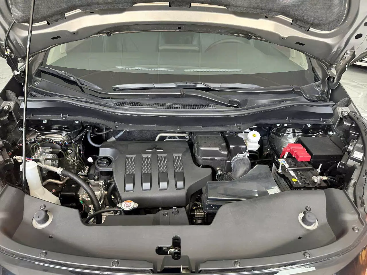 Mitsubishi Xpander Cross, phiên bản 1.5 AT-8