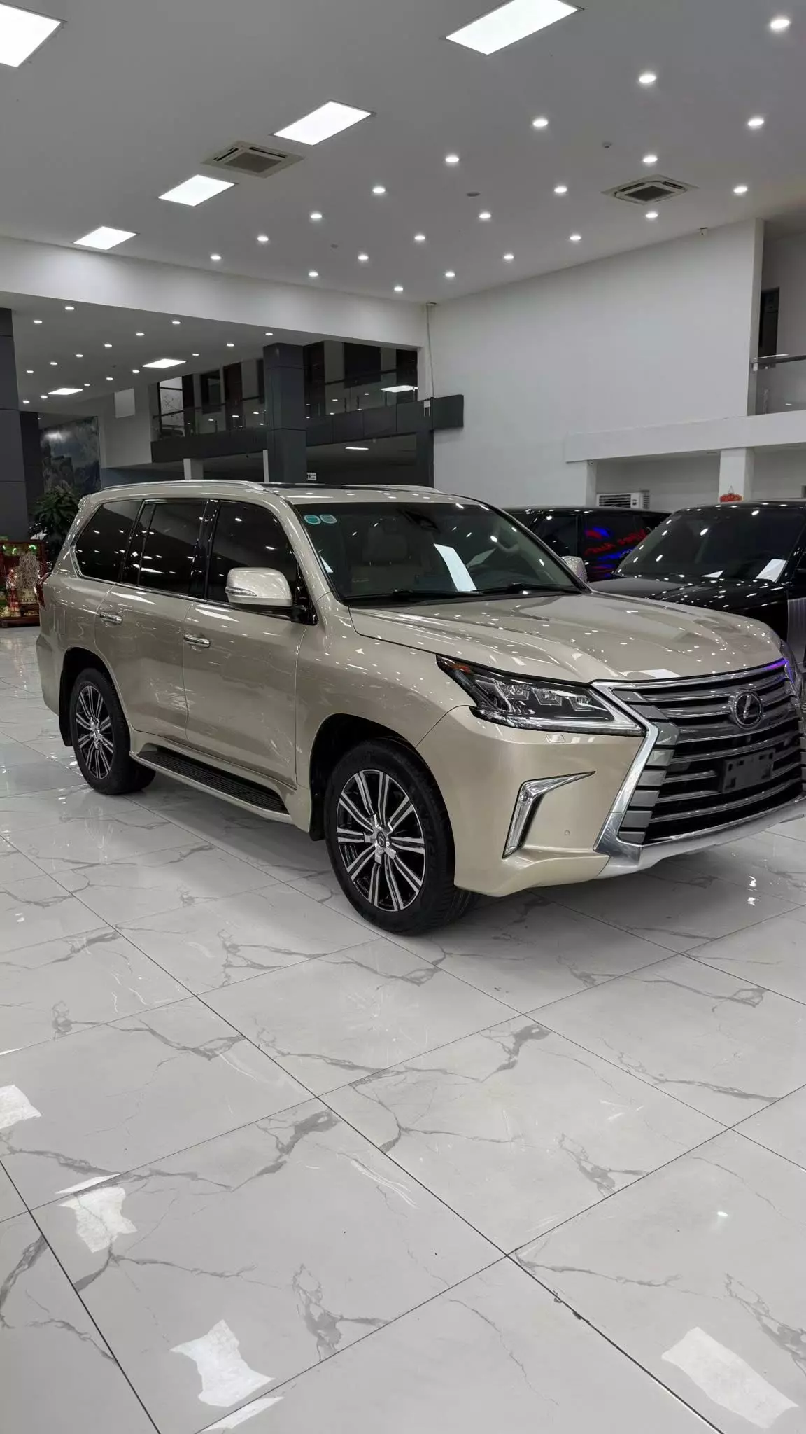 Bán Lexus LX570 nhập mỹ, sản xuất 2019 chạy ít cực mới.-1