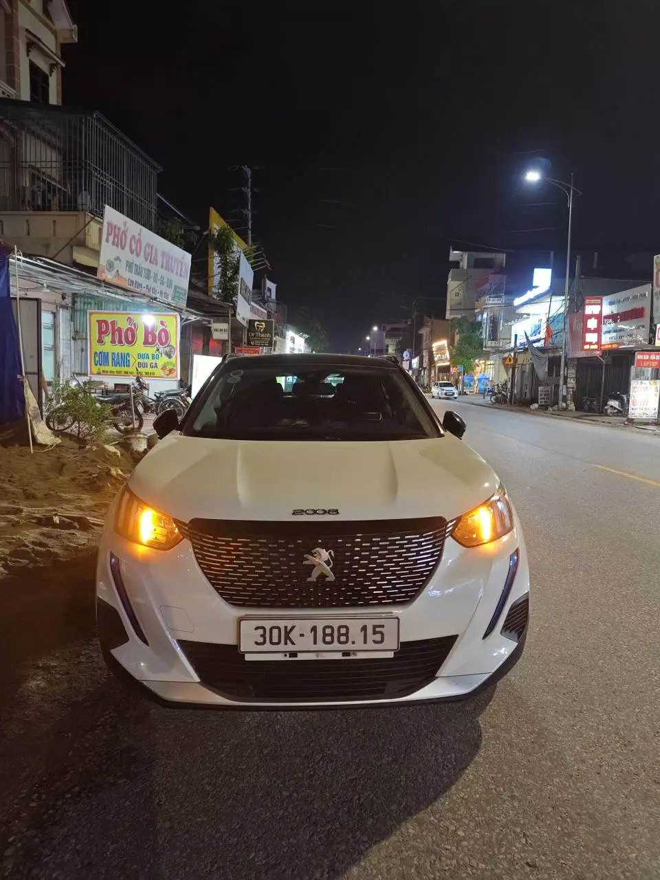 Bán Peugeot 2008 GT line , xe mầu trắng nguyên bản mới 90% , odo 4 vạn chuẩn  + Đã độ loa và đèn led -1