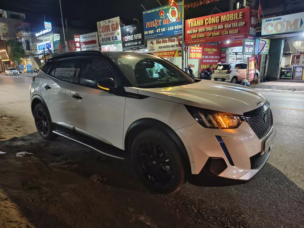 Bán Peugeot 2008 GT line , xe mầu trắng nguyên bản mới 90% , odo 4 vạn chuẩn  + Đã độ loa và đèn led -3