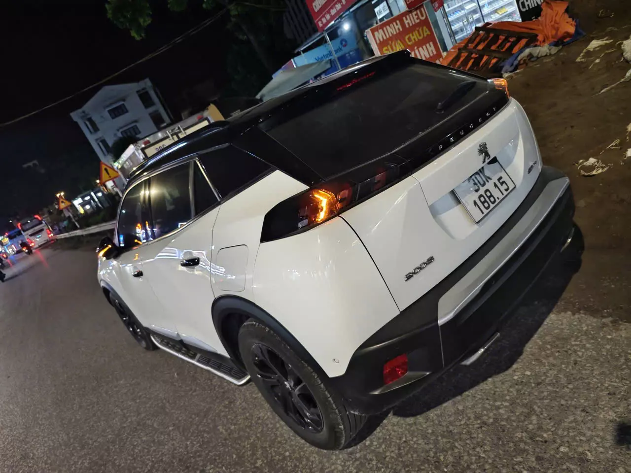 Bán Peugeot 2008 GT line , xe mầu trắng nguyên bản mới 90% , odo 4 vạn chuẩn  + Đã độ loa và đèn led -4