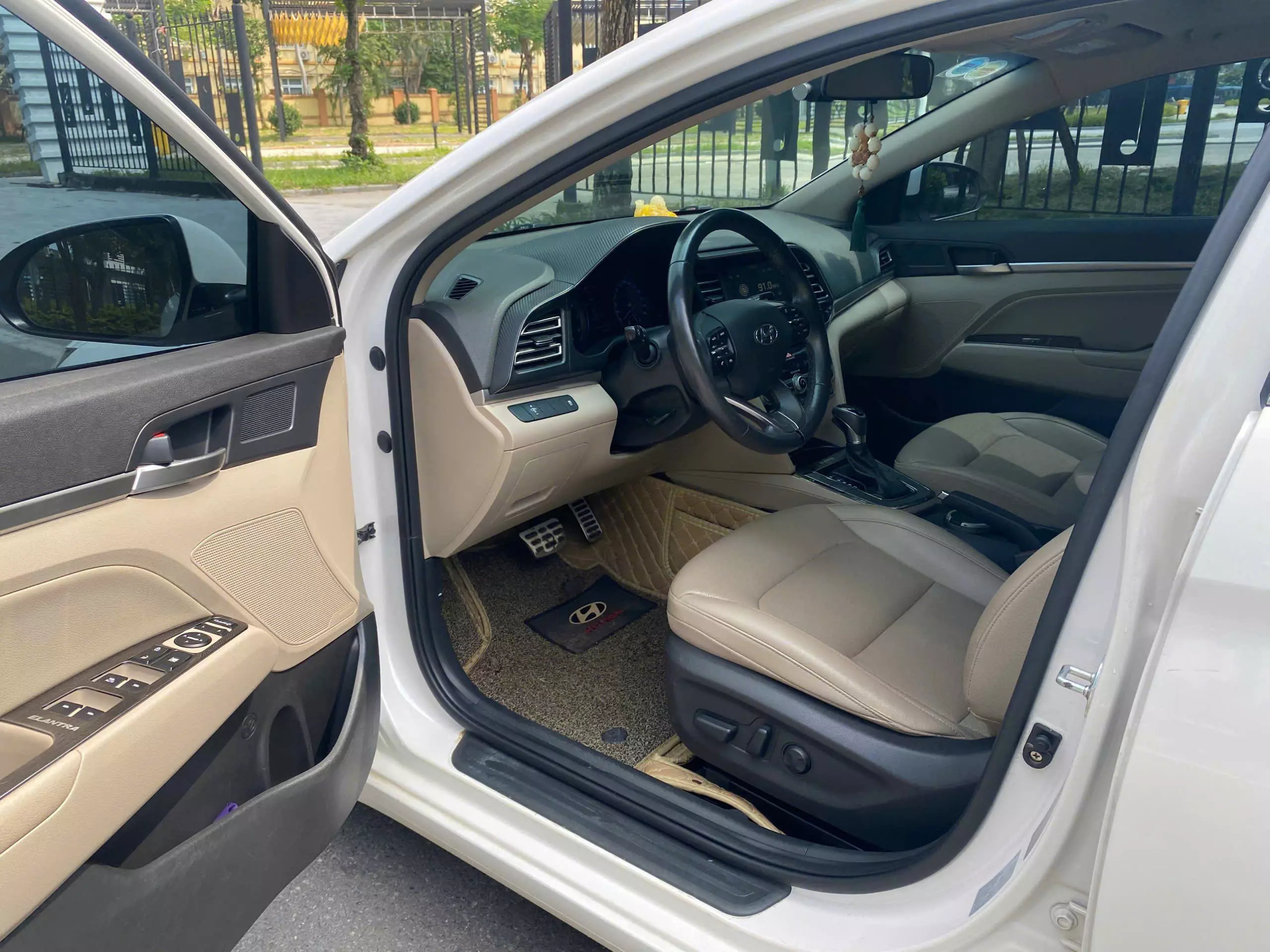 Chính chủ bán xe Elantra sx 2020 AT bản Sport-0