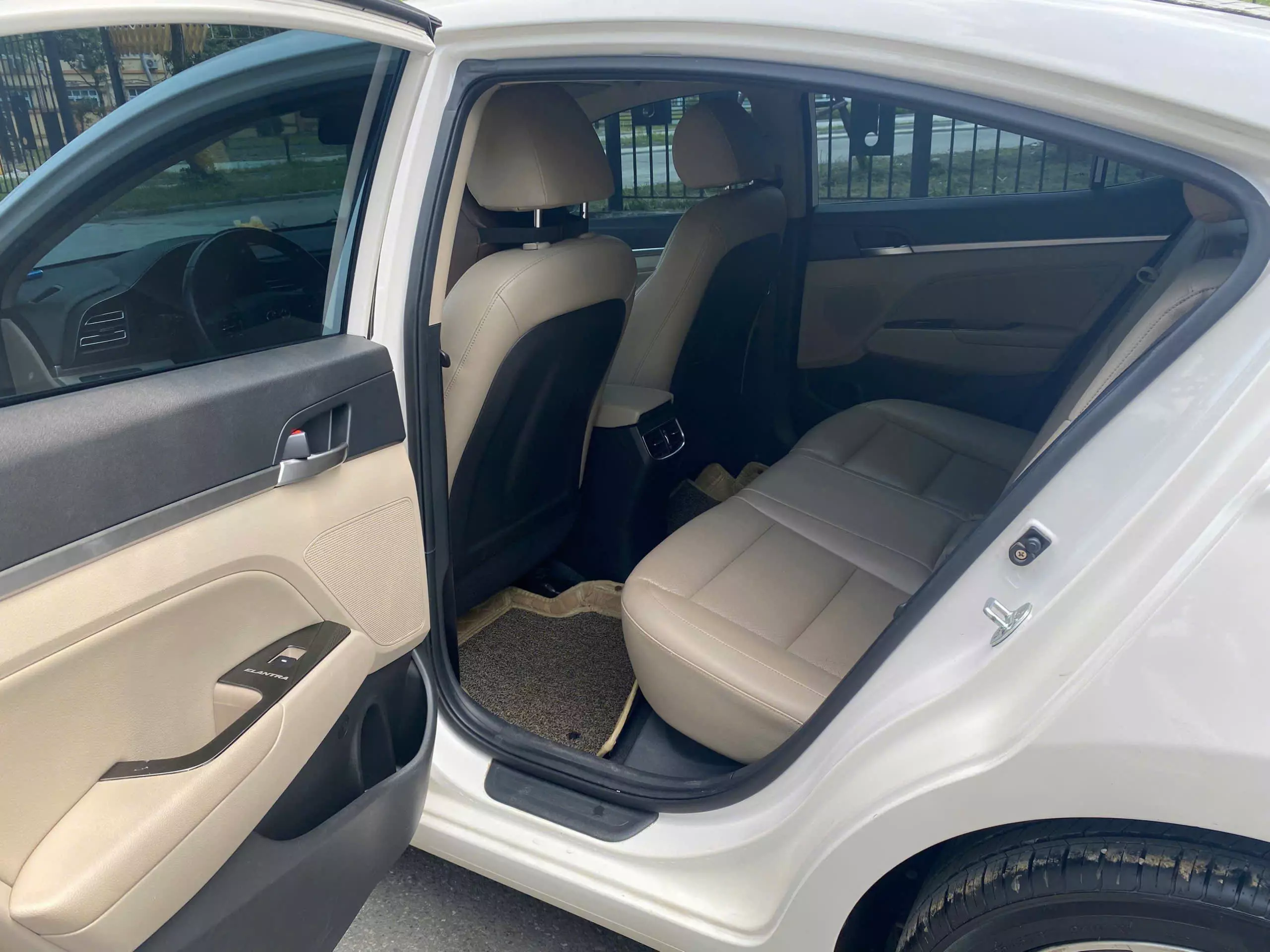 Chính chủ bán xe Elantra sx 2020 AT bản Sport-3