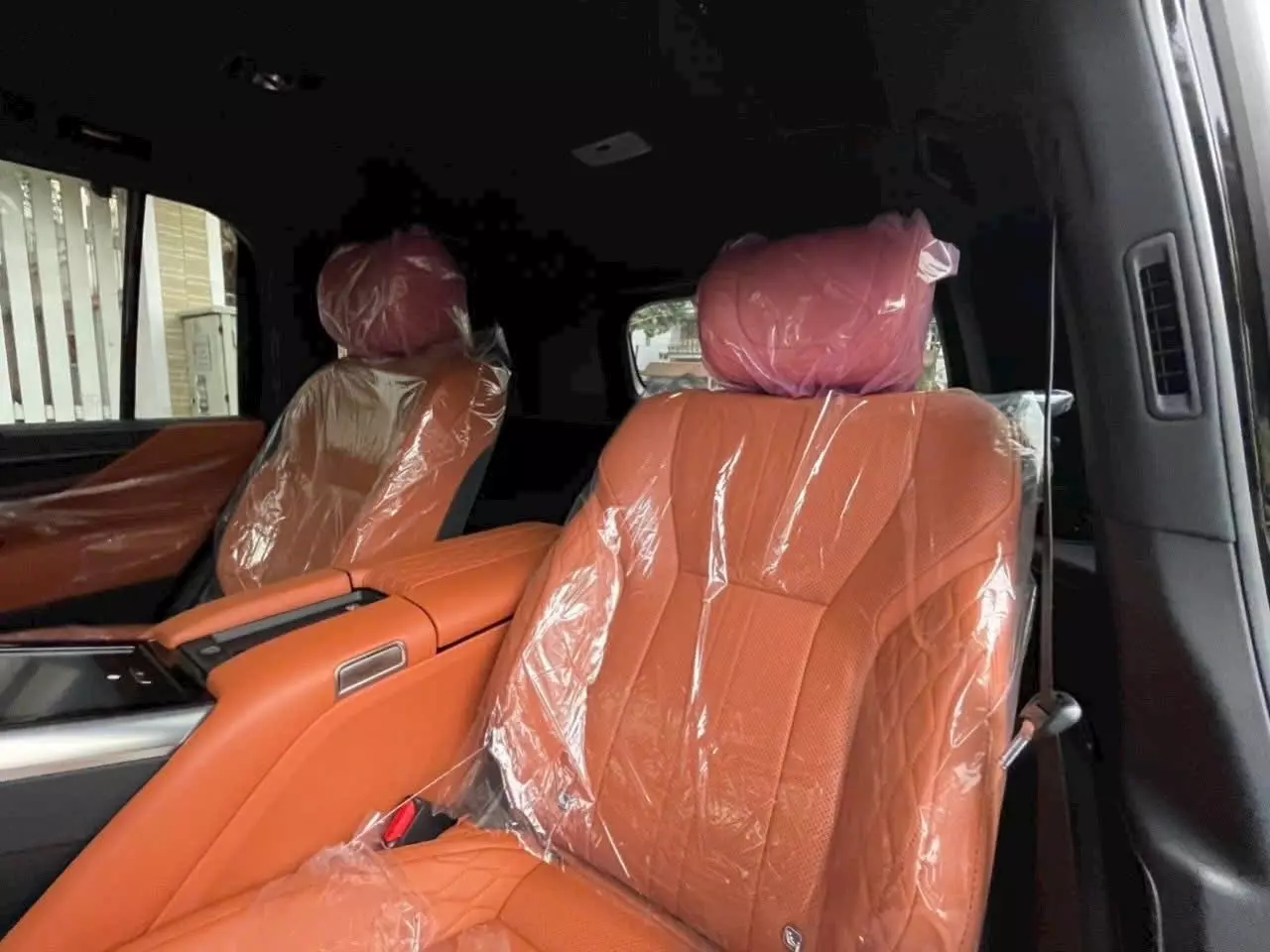 Bán lexus LX600 VIP màu Đen, sản xuất 2025, mới 100%. Xe giao ngay.-4