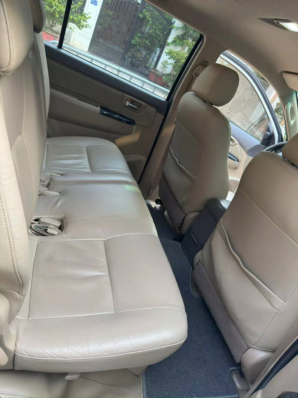 Hà Nội, Vinsmart Tây Mỗ, bán Toyota Fortuner V 2.7, 15V km, số tự động, Xăng 1 cầu, màu bạc, 2014.-11