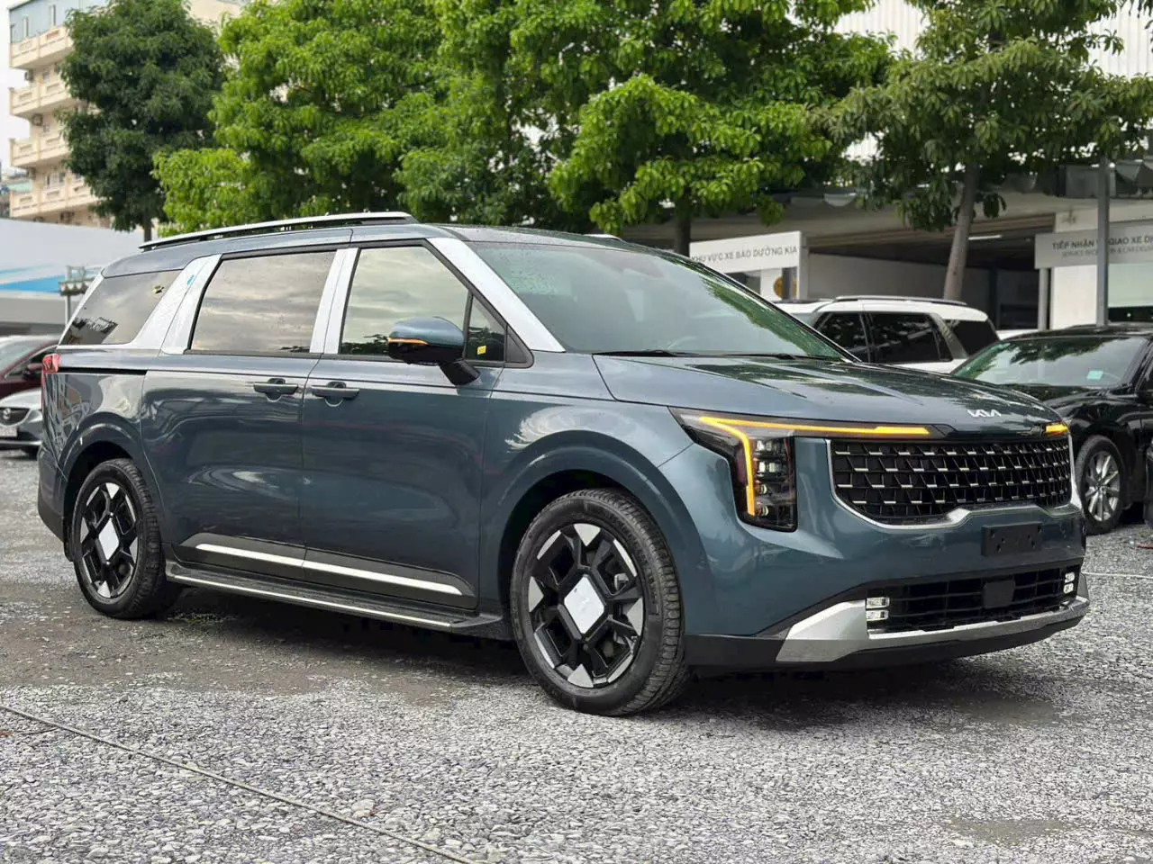 NEW KIA CARNIVAL XANH D2U -1