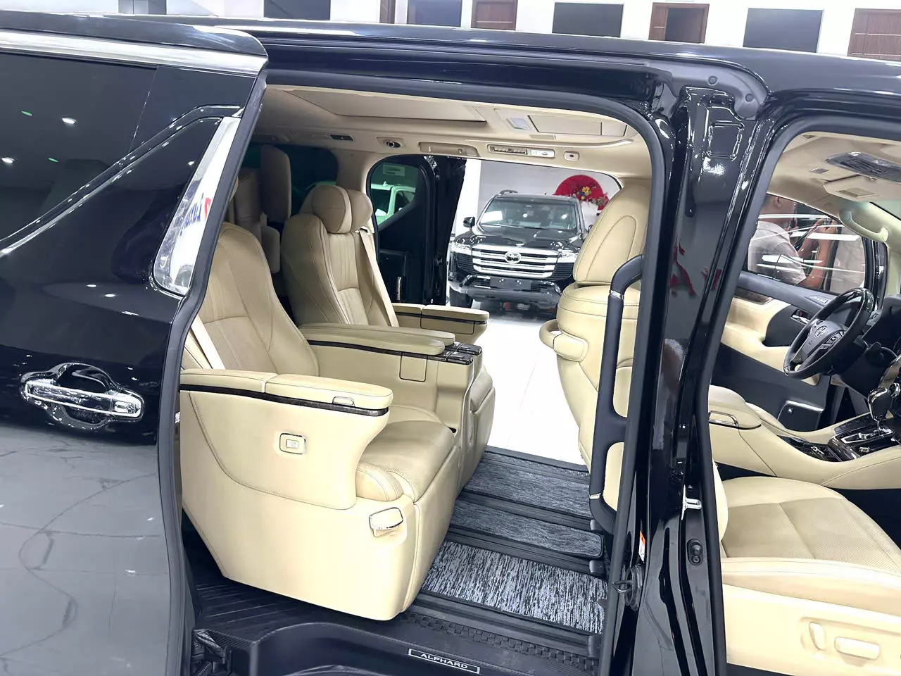 Toyota Alphard Executive Lounge Sản Xuất 2022 đi 2 vạn đẹp xuất sắc-5