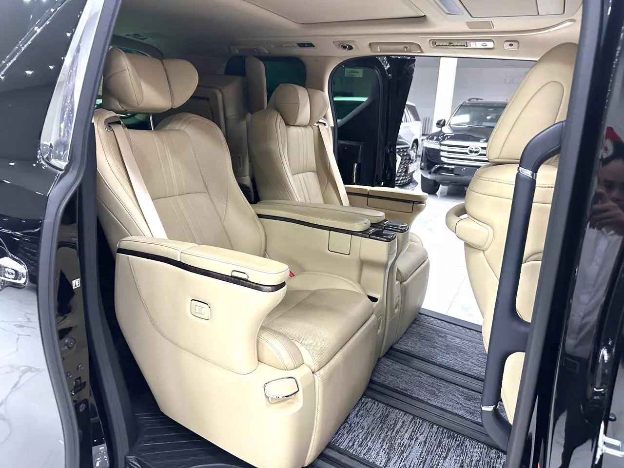 Toyota Alphard Executive Lounge Sản Xuất 2022 đi 2 vạn đẹp xuất sắc-6