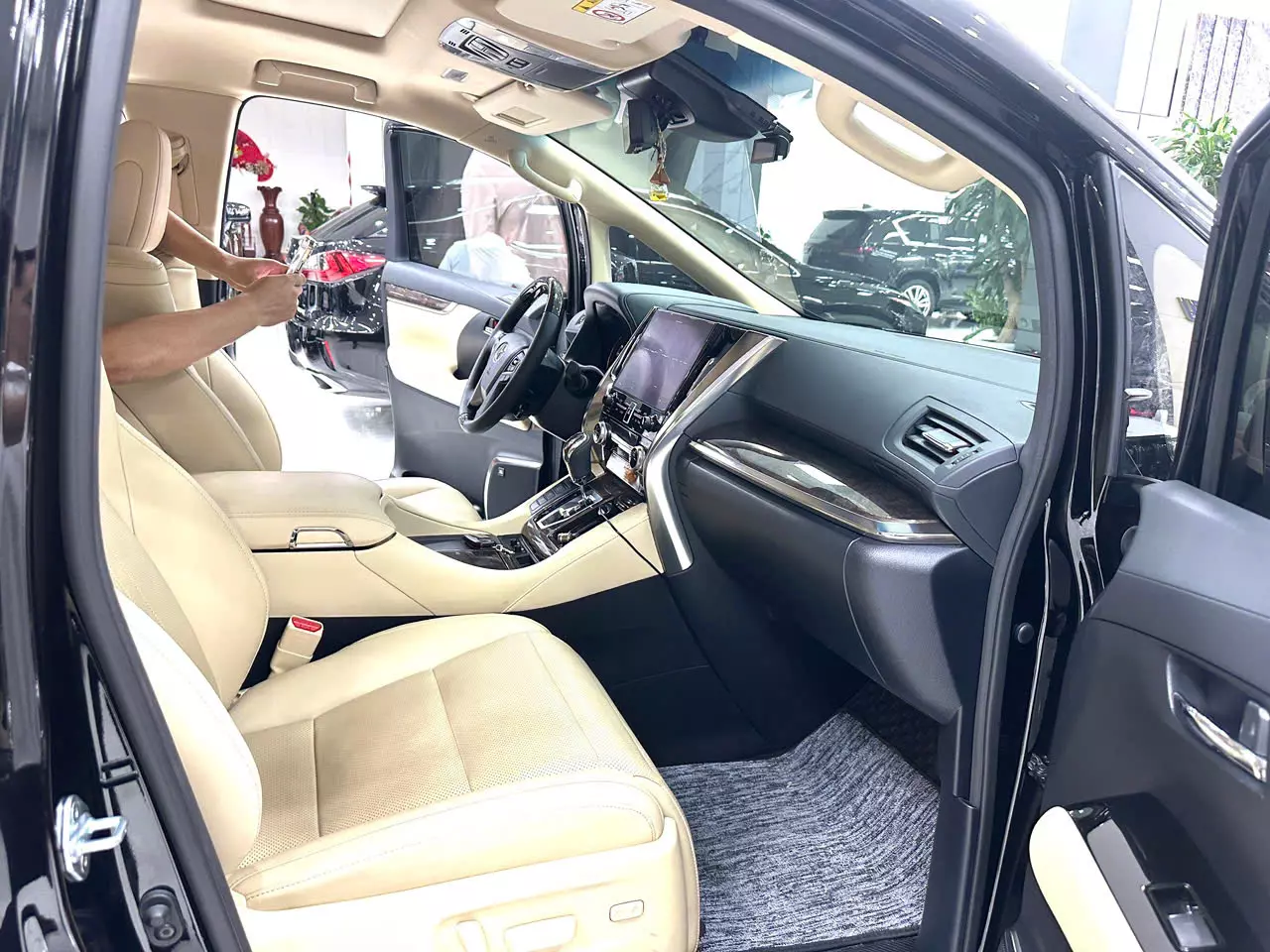 Toyota Alphard Executive Lounge Sản Xuất 2022 đi 2 vạn đẹp xuất sắc-8