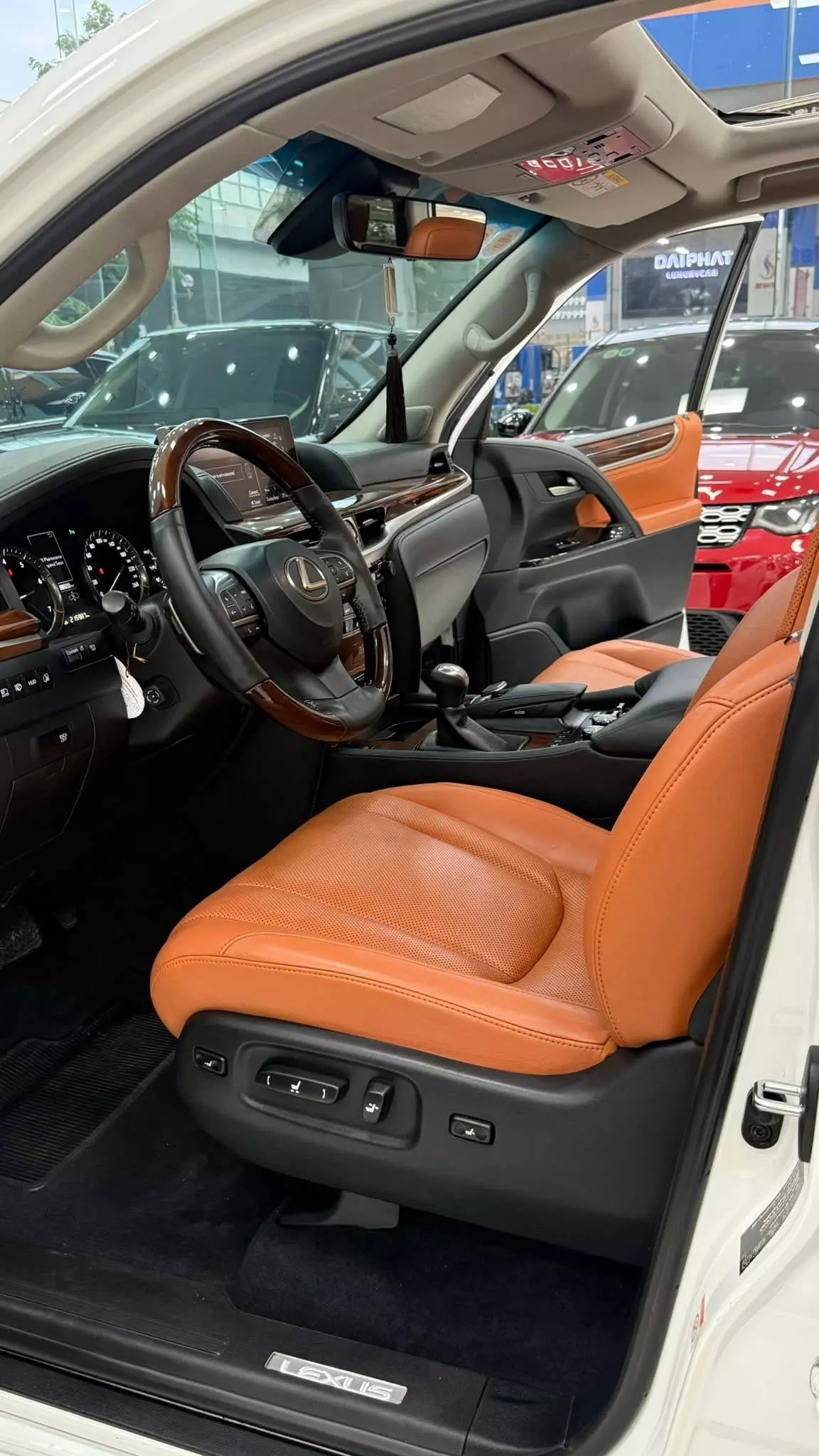 Bán Lexus LX570 2016, nhập Trung Đông, một chủ từ mới.-5