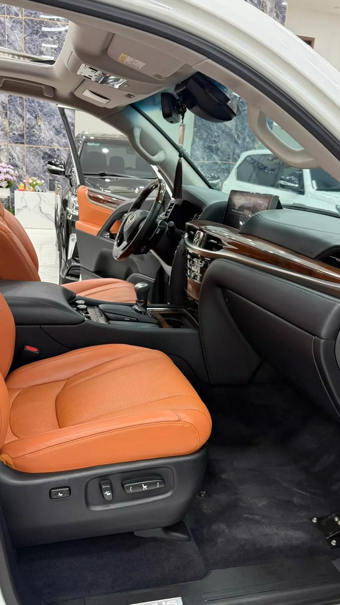 Bán Lexus LX570 2016, nhập Trung Đông, một chủ từ mới.-8