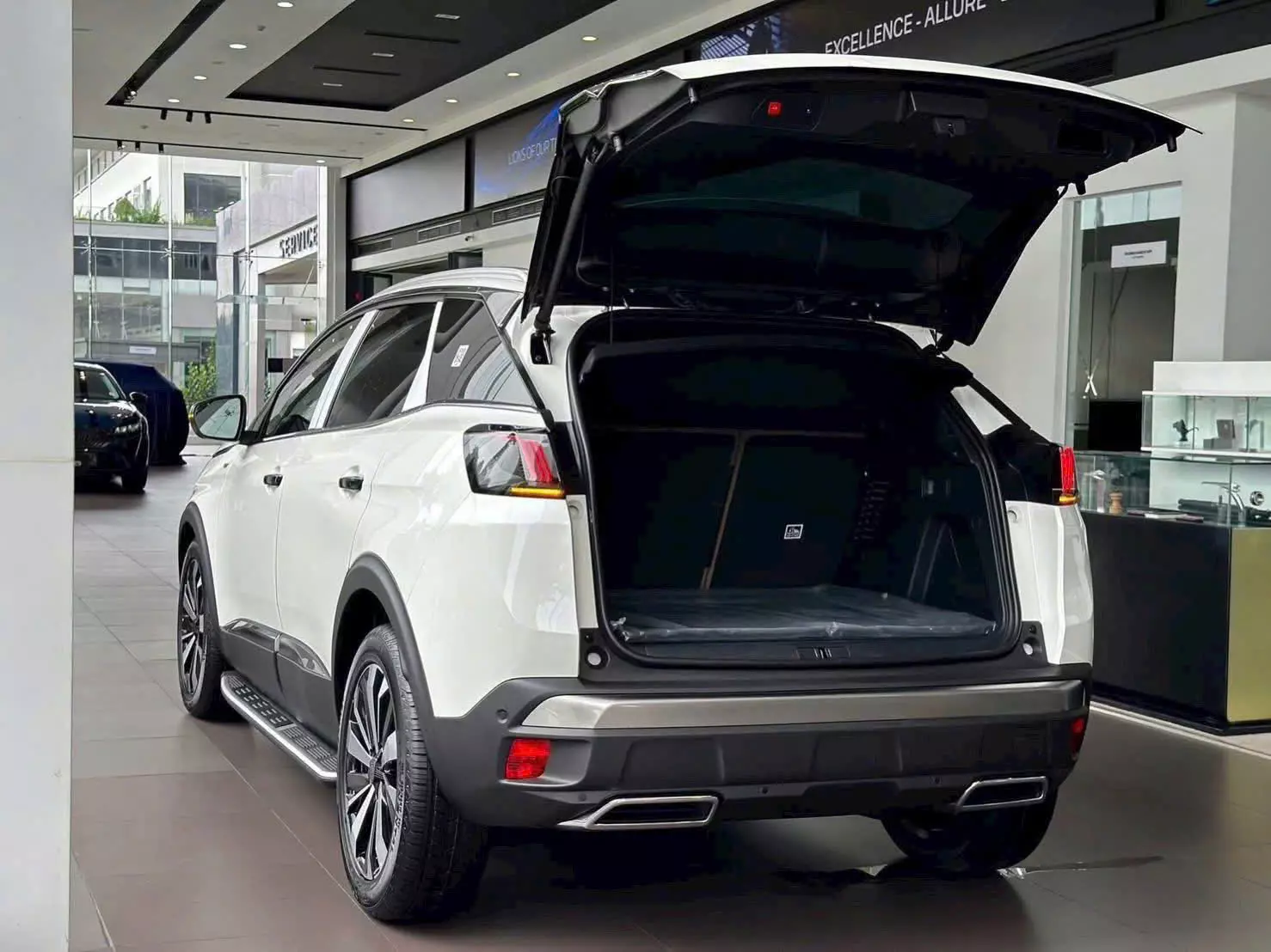 Peugeot 3008: Ưu Đãi Khủng & Đột Phá Thiết Kế - Rinh Xe Ngay!-3