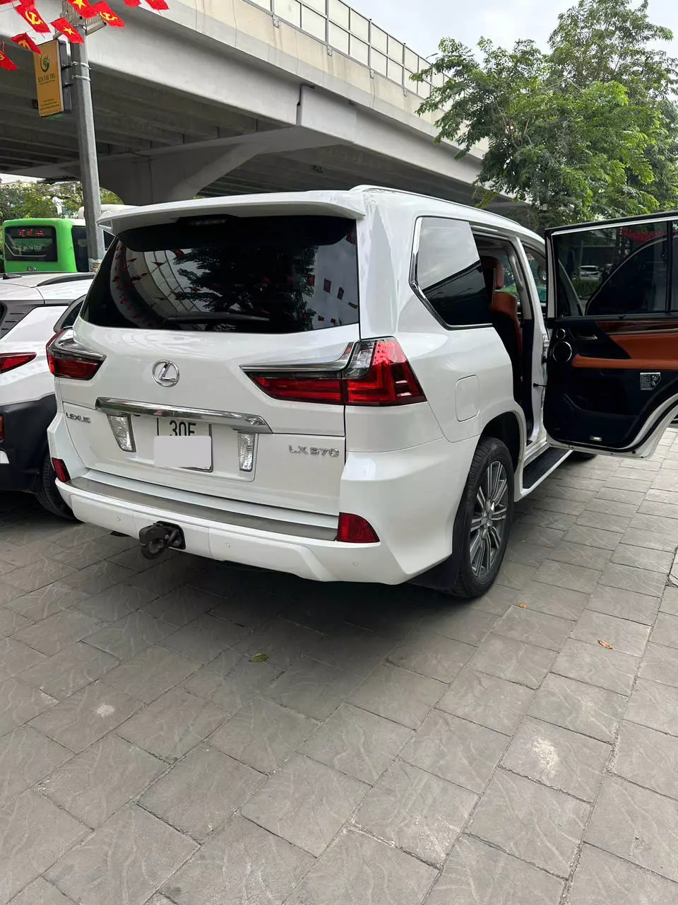 Cần bán Lexus LX 570 Super Sport 2016, Trung Đông-3