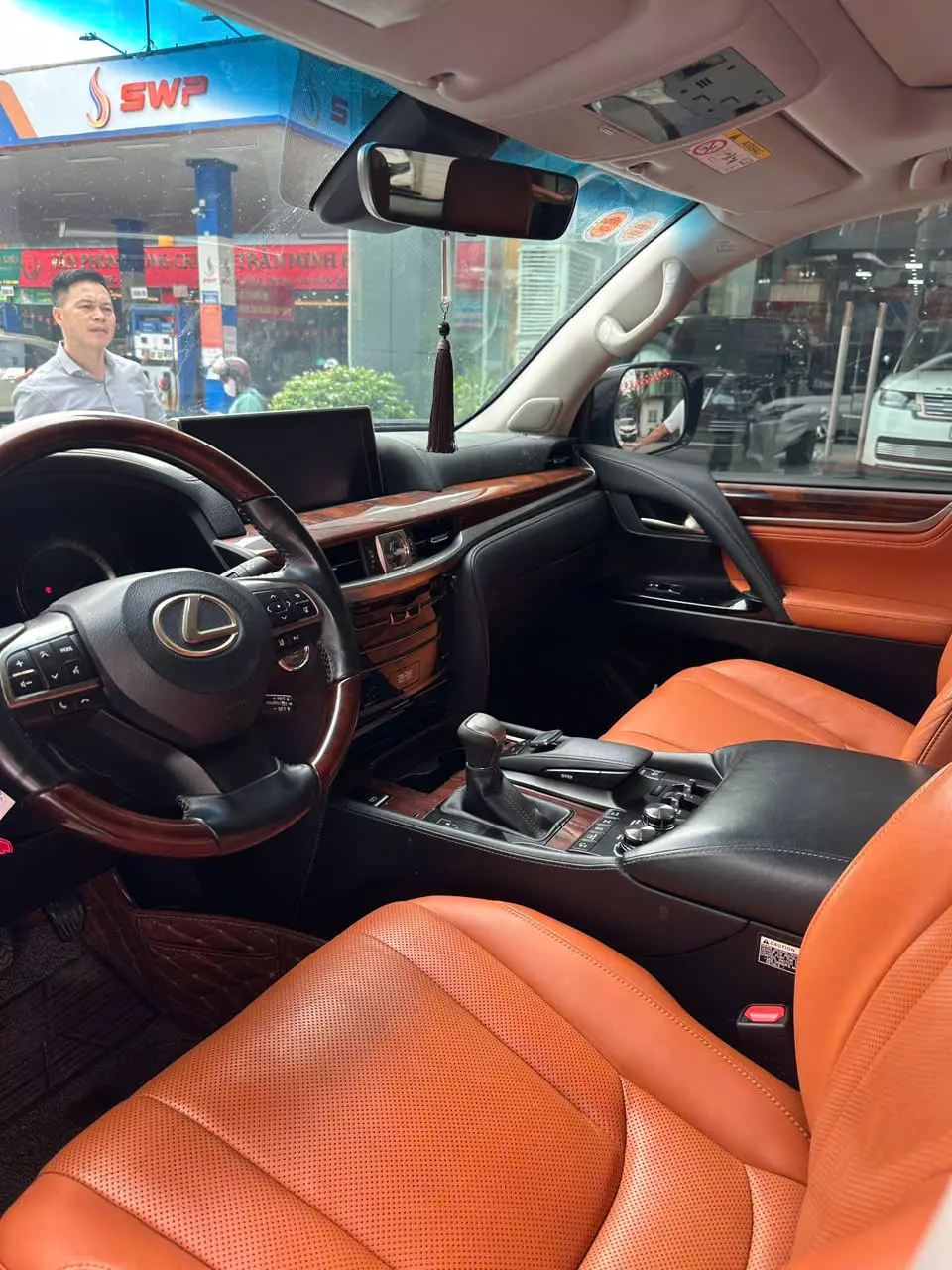 Cần bán Lexus LX 570 Super Sport 2016, Trung Đông-6