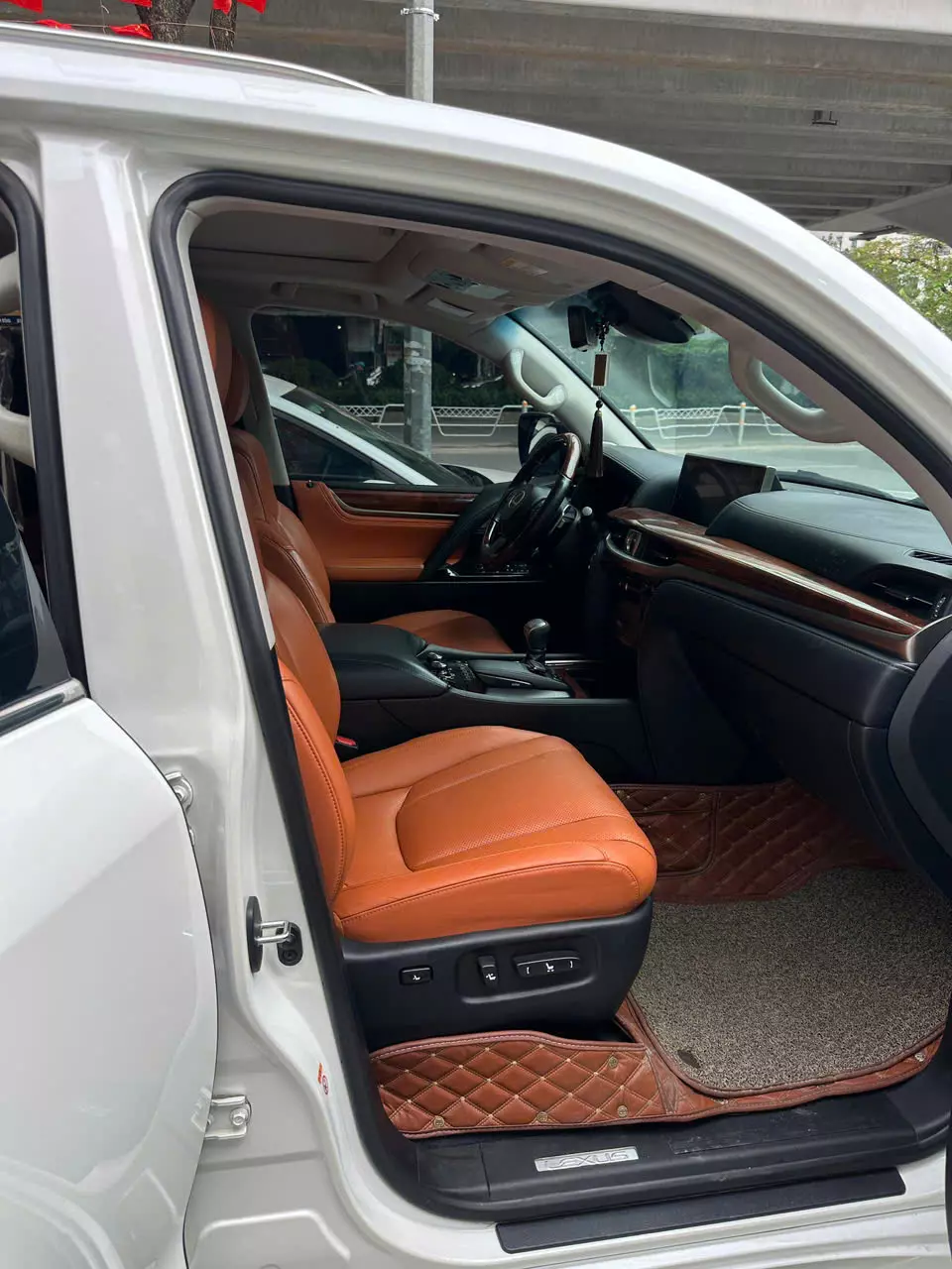 Cần bán Lexus LX 570 Super Sport 2016, Trung Đông-5