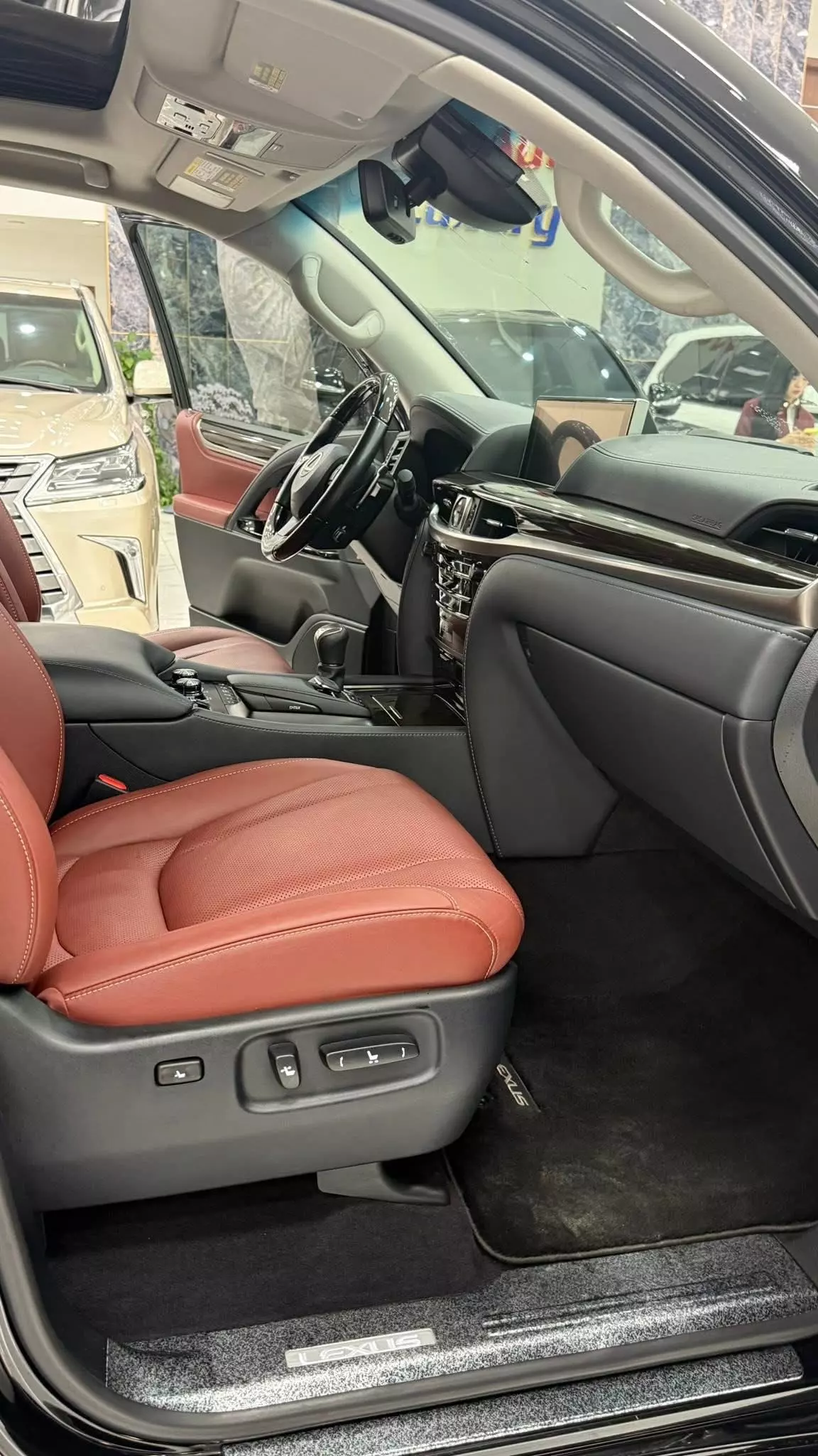 Bán Lexus LX570 nhập Mỹ, sản xuất 2018, lăn bánh chưa đầy 4 vạn,-9