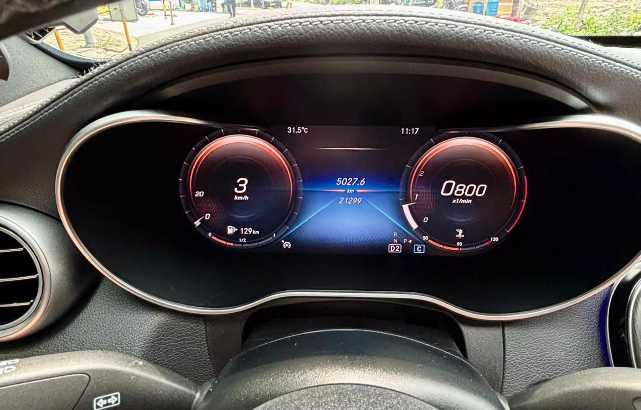 Chính chủ Xe Mercedes C300 AMG 2021 cần tìm chủ xe mới-3