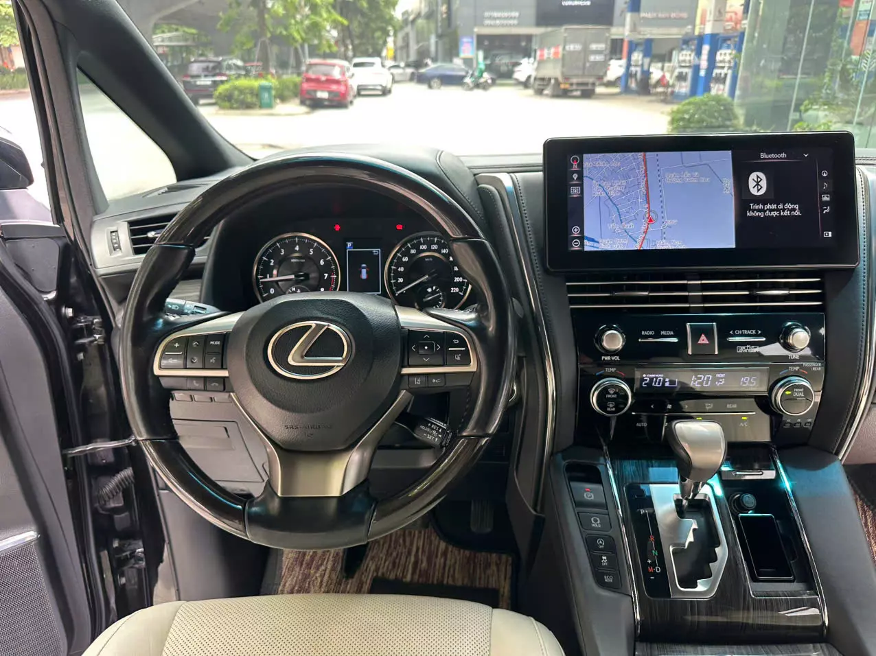 Bán xe Lexus LM350 sản xuất năm 2021 màu đen nội thất kem, xe nhập chính hãng từ đầu,-3