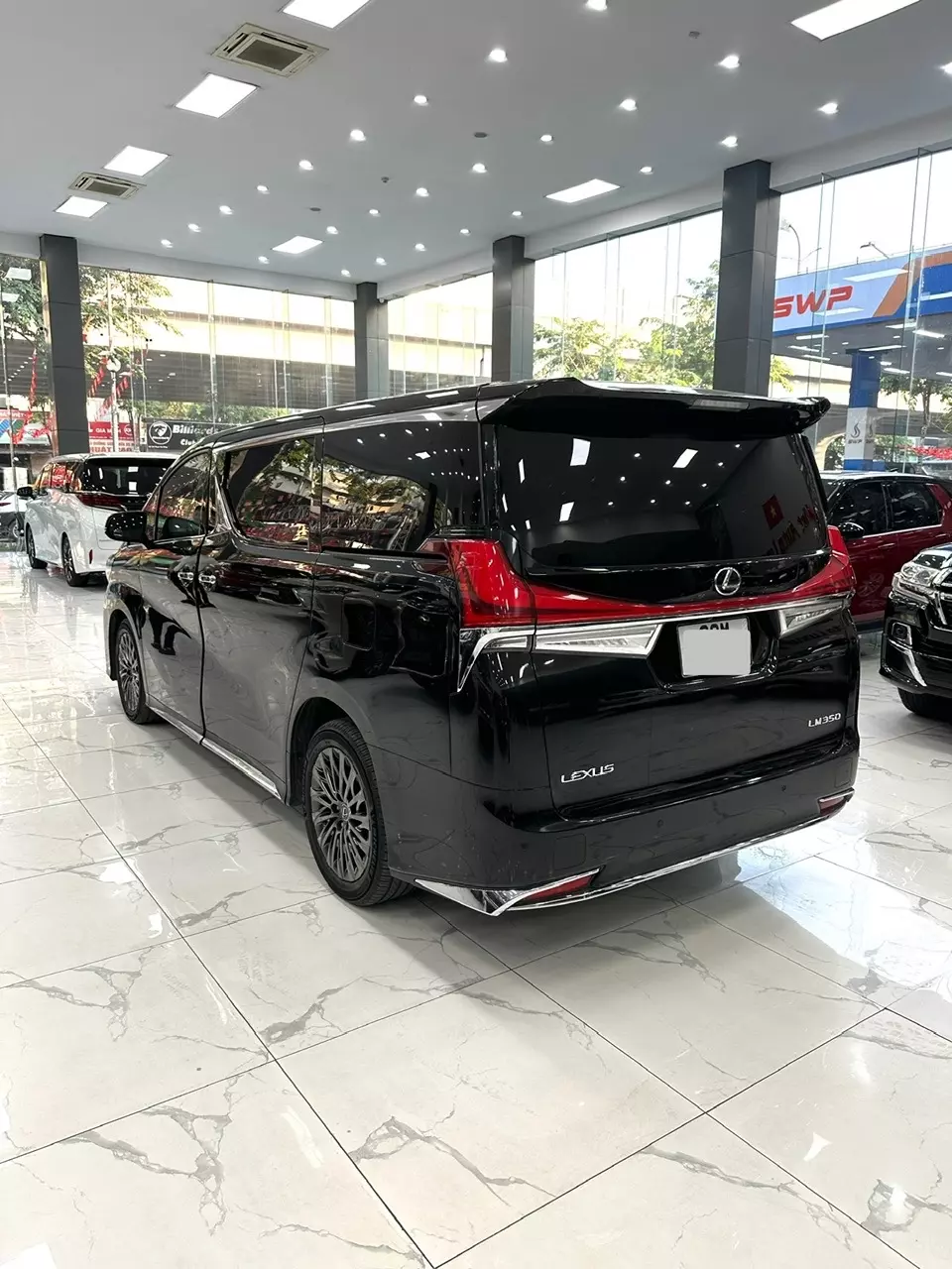 Bán xe Lexus LM350 sản xuất năm 2021 màu đen nội thất kem, xe nhập chính hãng từ đầu,-8