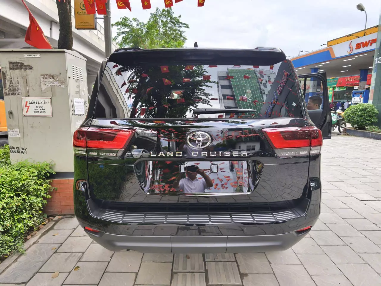 Toyota Land Cruiser LC300 Đen nt đen  2025 Mới 100%, xe em đang có sẵn,-1