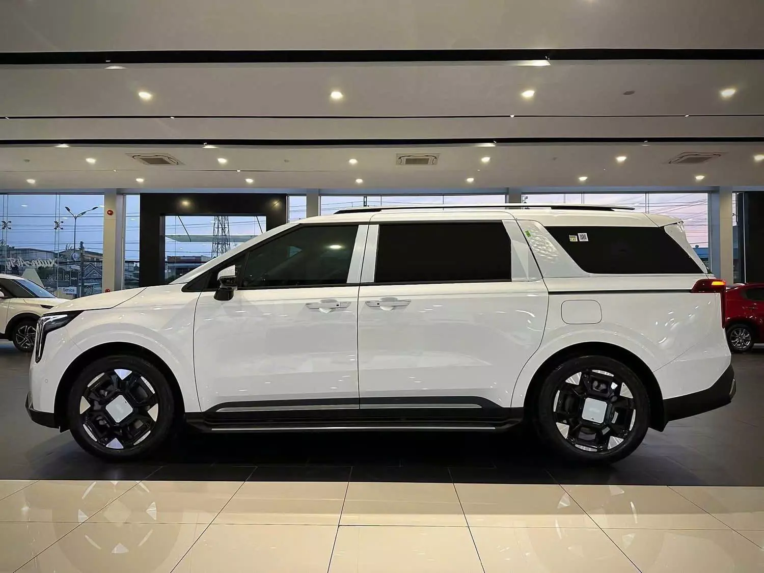 Kia Carnival 2.2D Signature 2025 – Màu Trắng Ngọc Trai-6