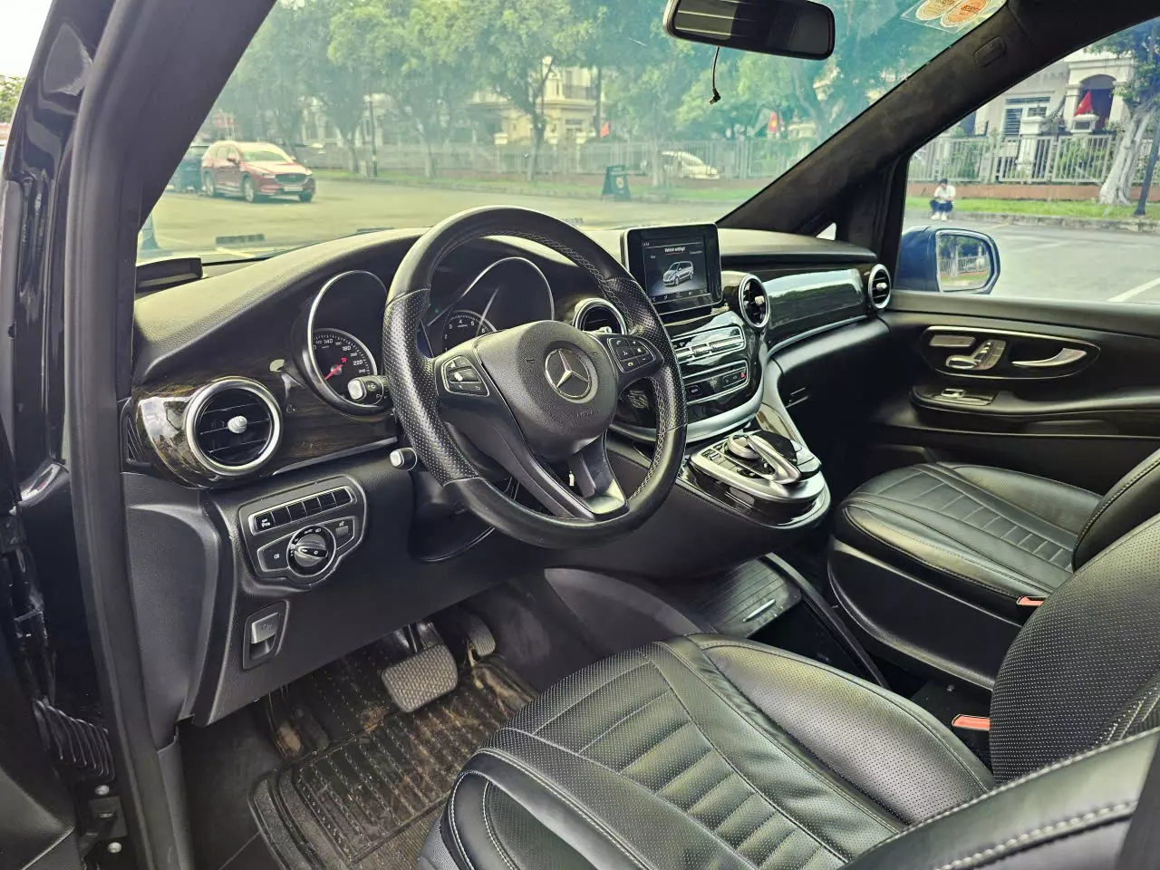  Cần bán Mercedes V250 đời 2016 – bản độ Maybach sang trọng-6