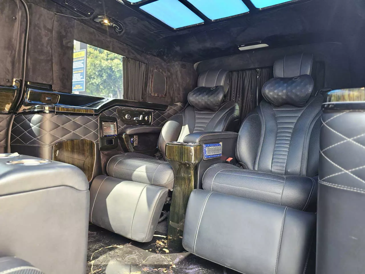  Cần bán Mercedes V250 đời 2016 – bản độ Maybach sang trọng-7