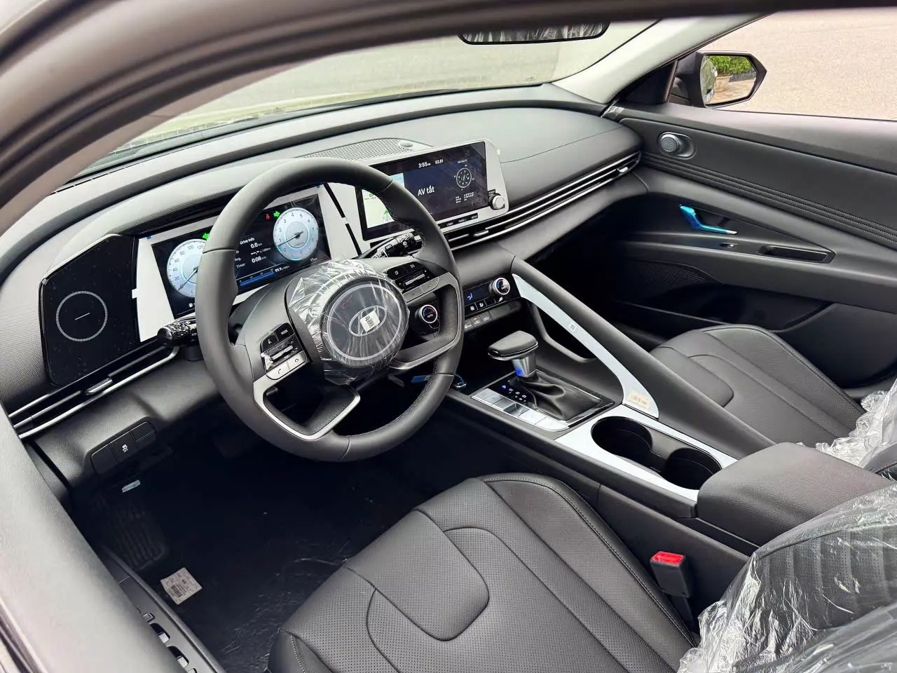  Cần bán nhanh – Hyundai Elantra 1.6 Đặc Biệt 2025 – Mới 99% | Odo 800km | Xe còn thơm mùi mới-4